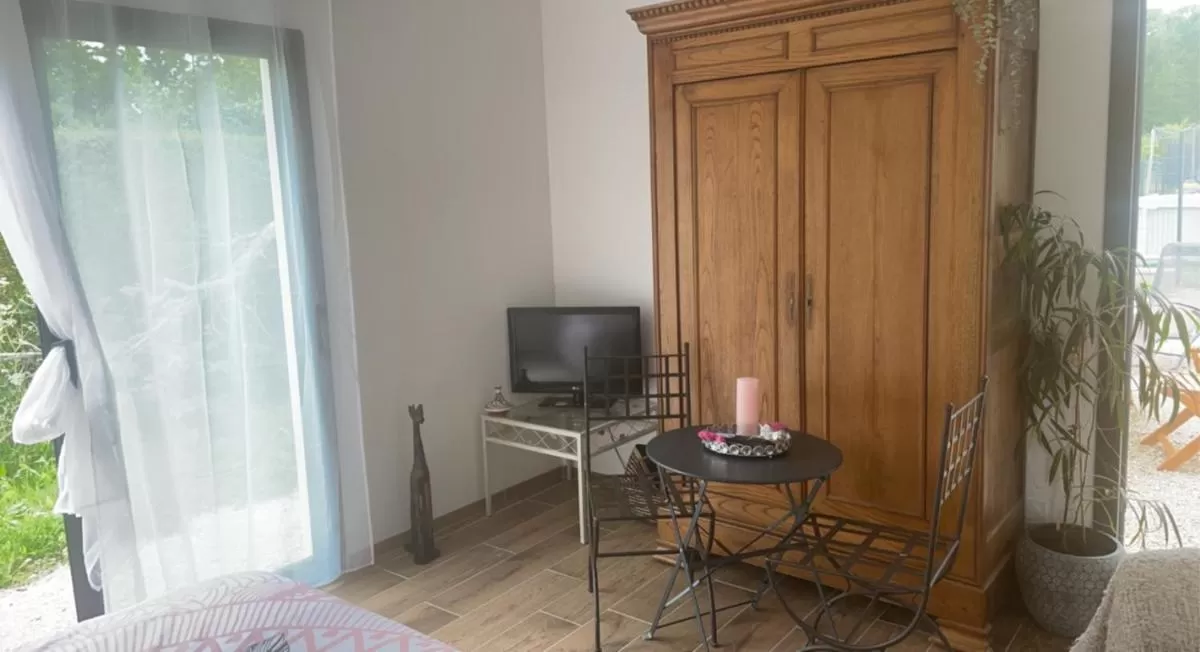 TV and multimedia, TV/Entertainment Center in Quiniere - Entre Lac et Forêt