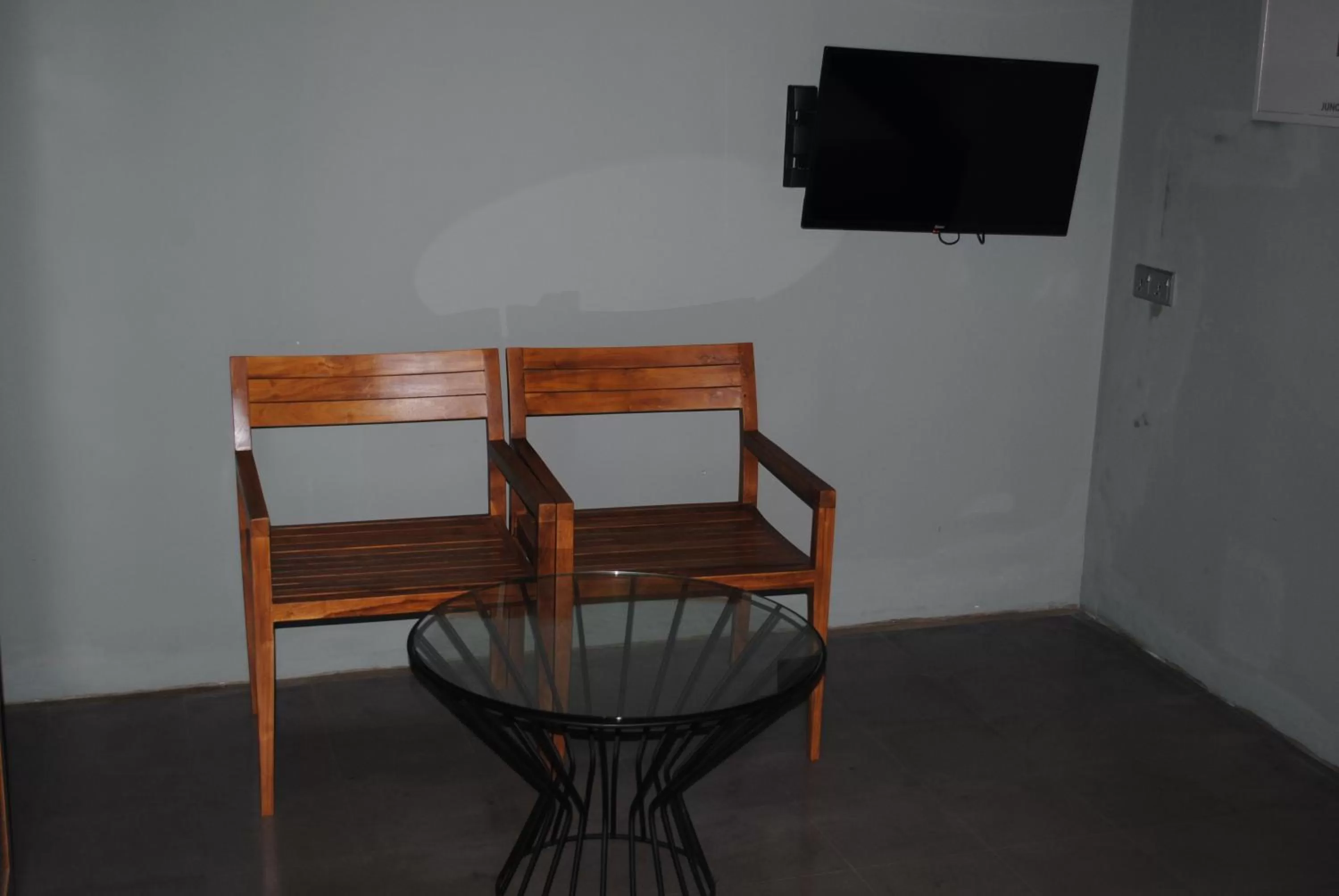 TV and multimedia in Lavendish Lake Giritale - Former Giritale Hotel