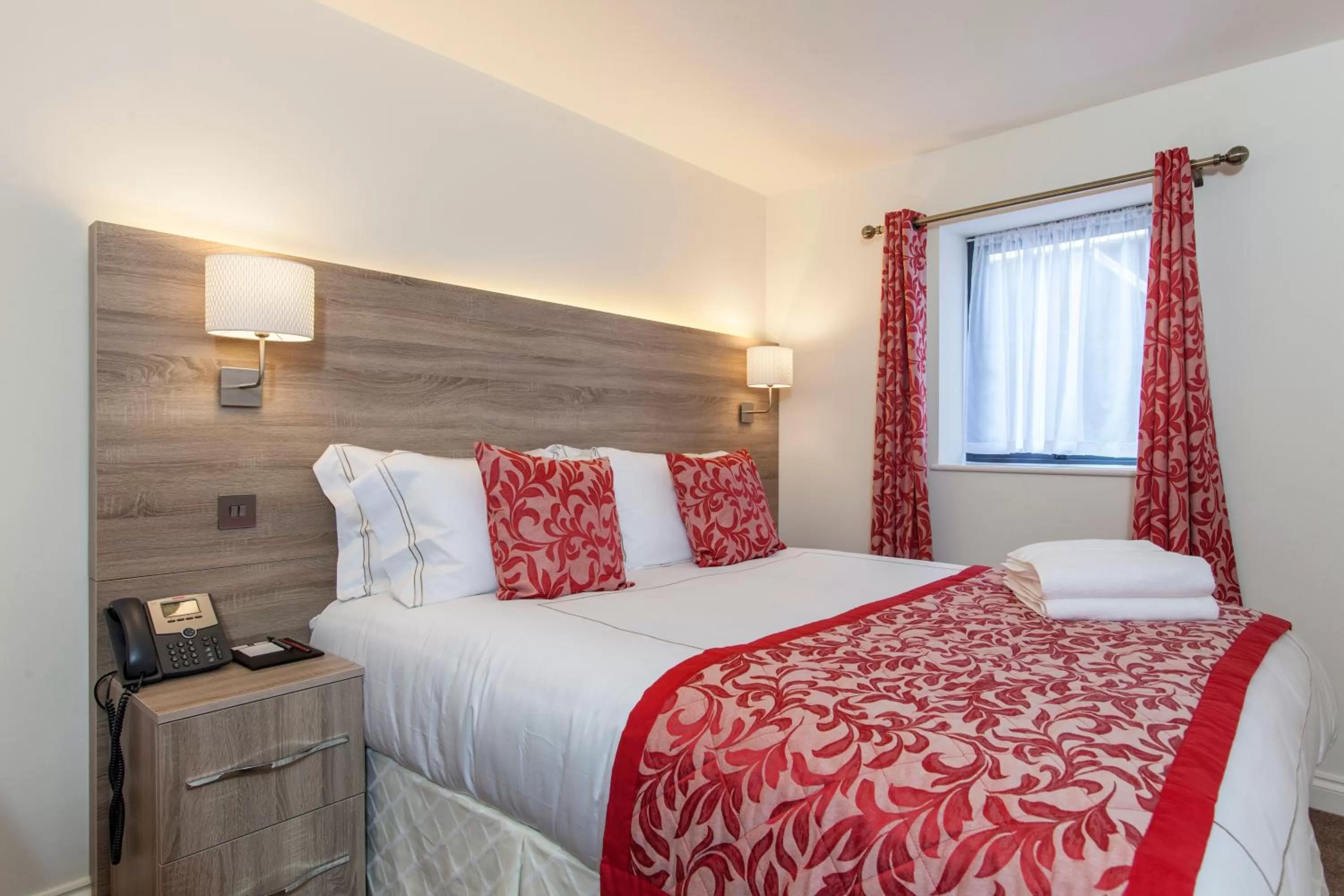 Bedroom, Bed in Hotel Shepherds Bush London