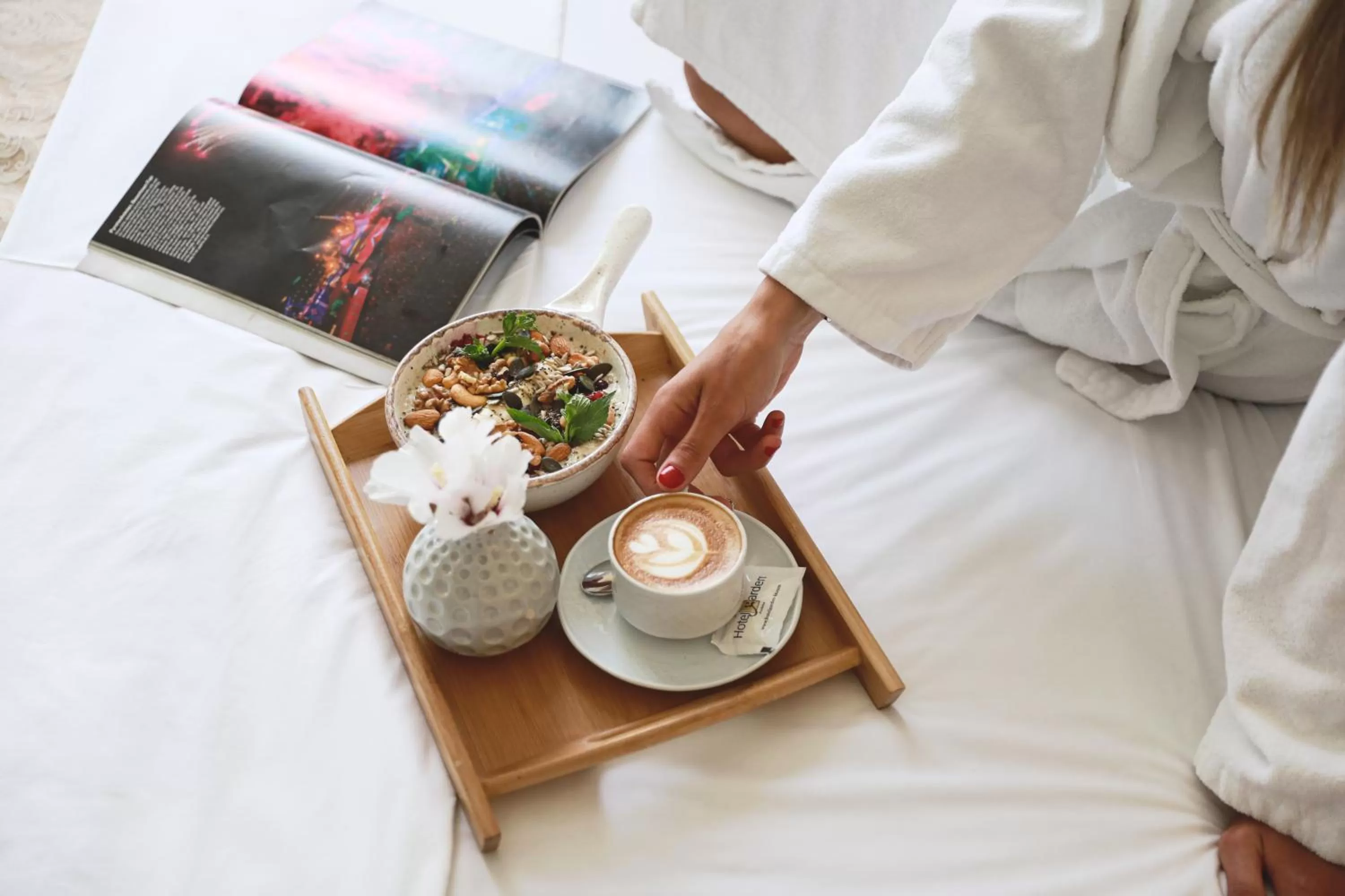 Breakfast, Bed in Hotel Garden