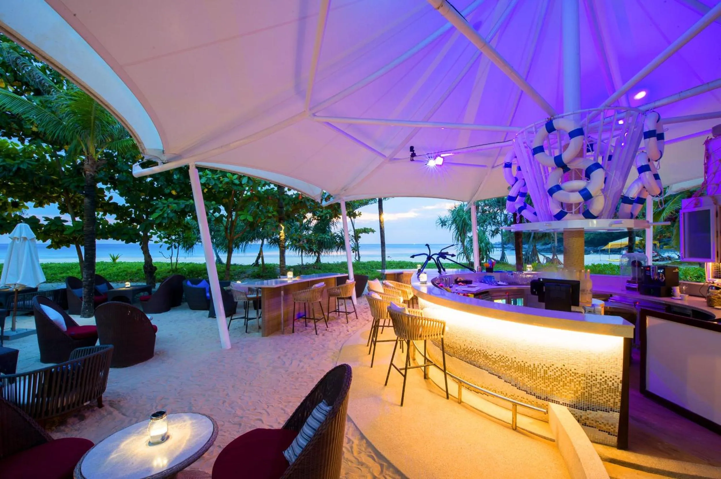 Restaurant/places to eat in Centara Grand Beach Resort Phuket