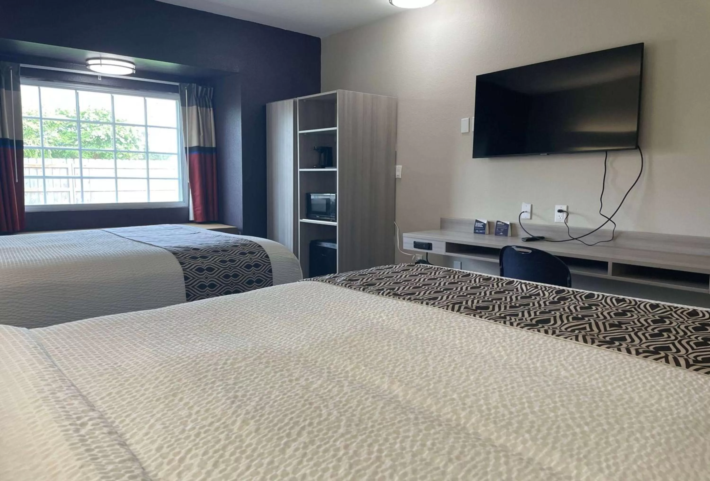 Photo of the whole room, Bed in Microtel Inn & Suites by Wyndham Bossier City