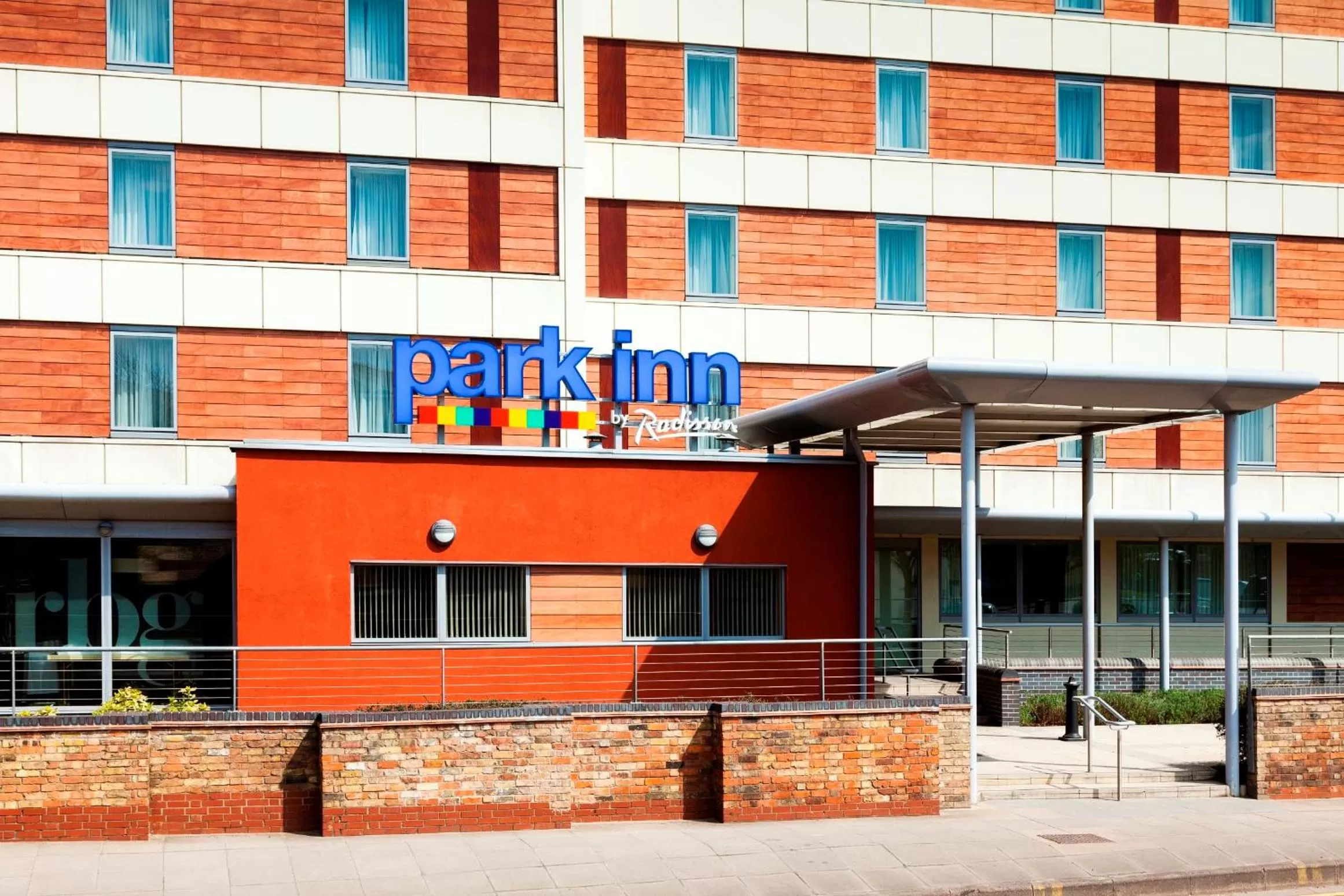 Facade/entrance in Park Inn by Radisson Peterborough