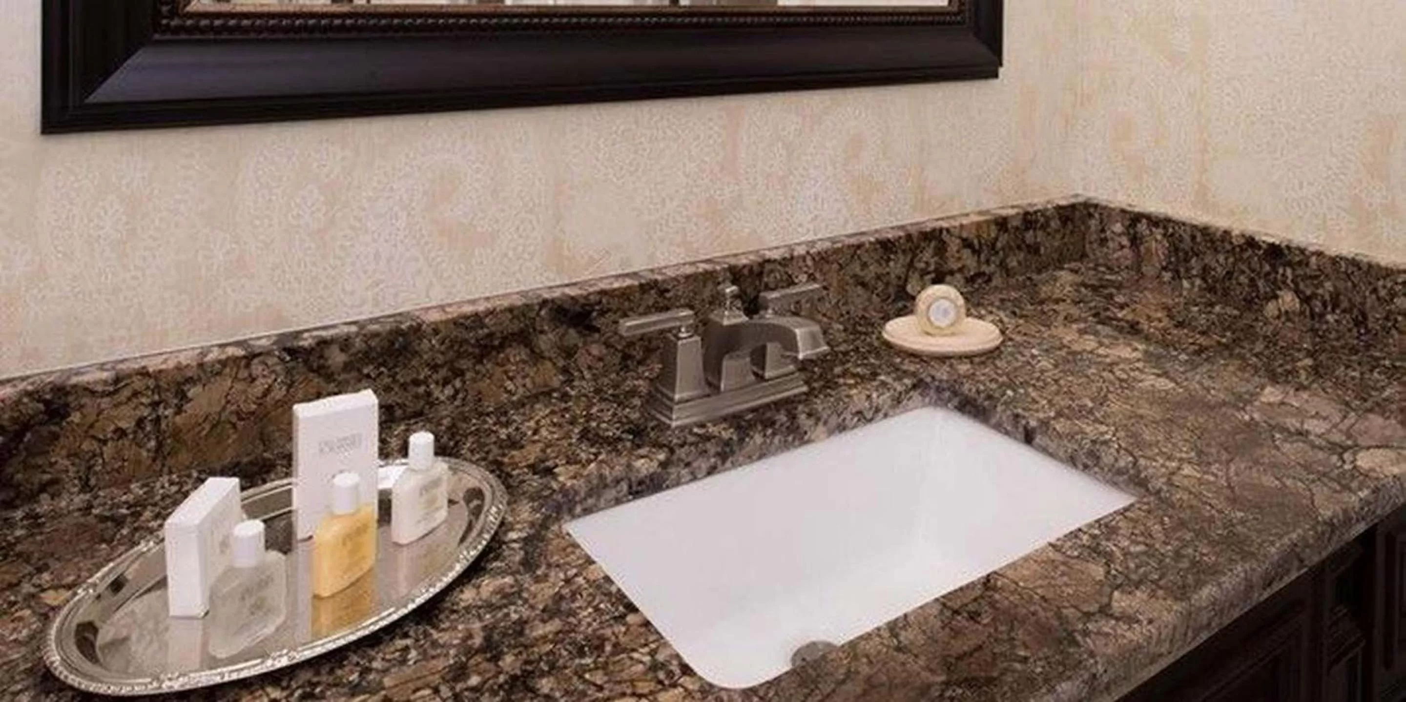 Bathroom in Red Coach Inn