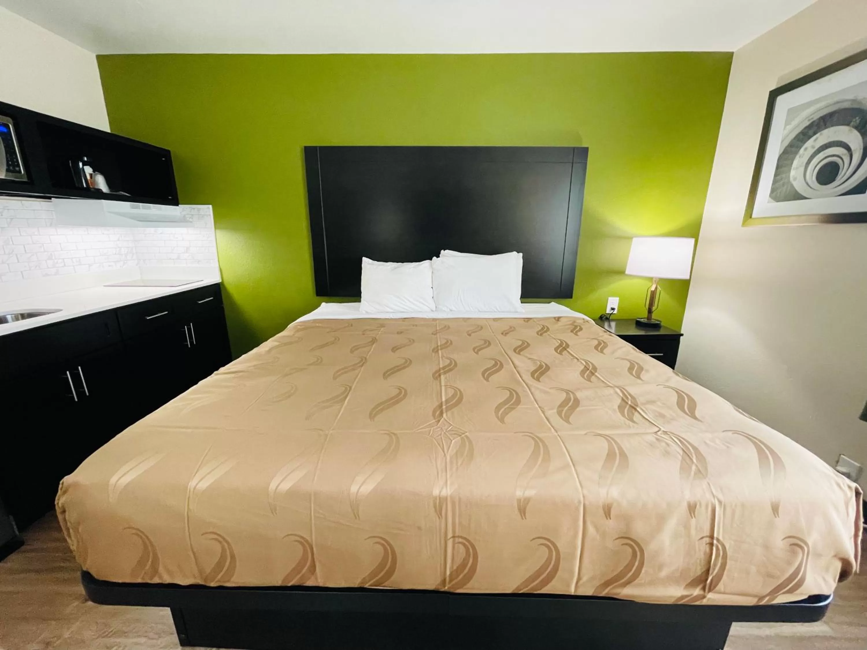 Bed in Quality Inn & Suites Lake Charles South