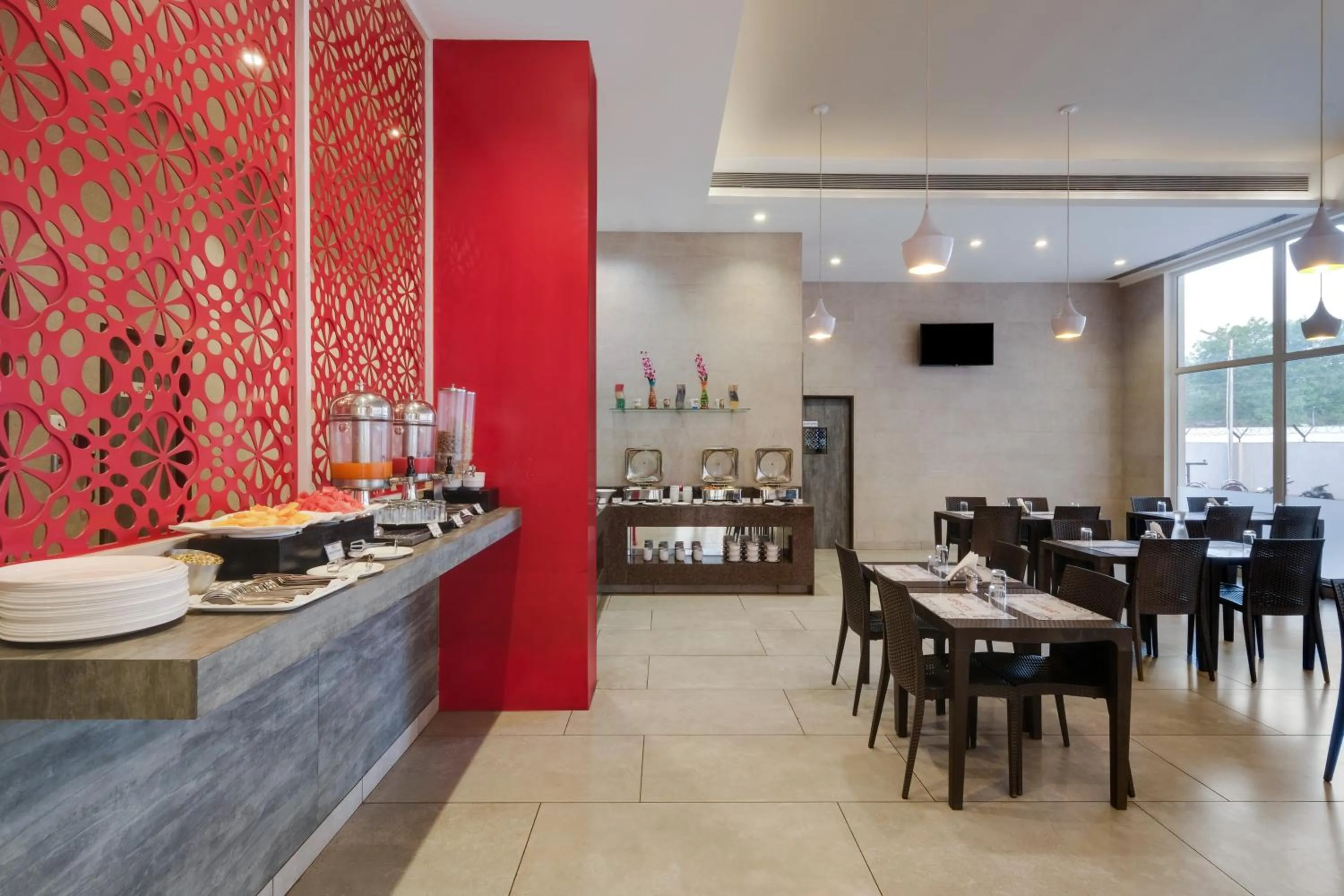 Restaurant/places to eat in 7 Apple Hotel, Vadodara