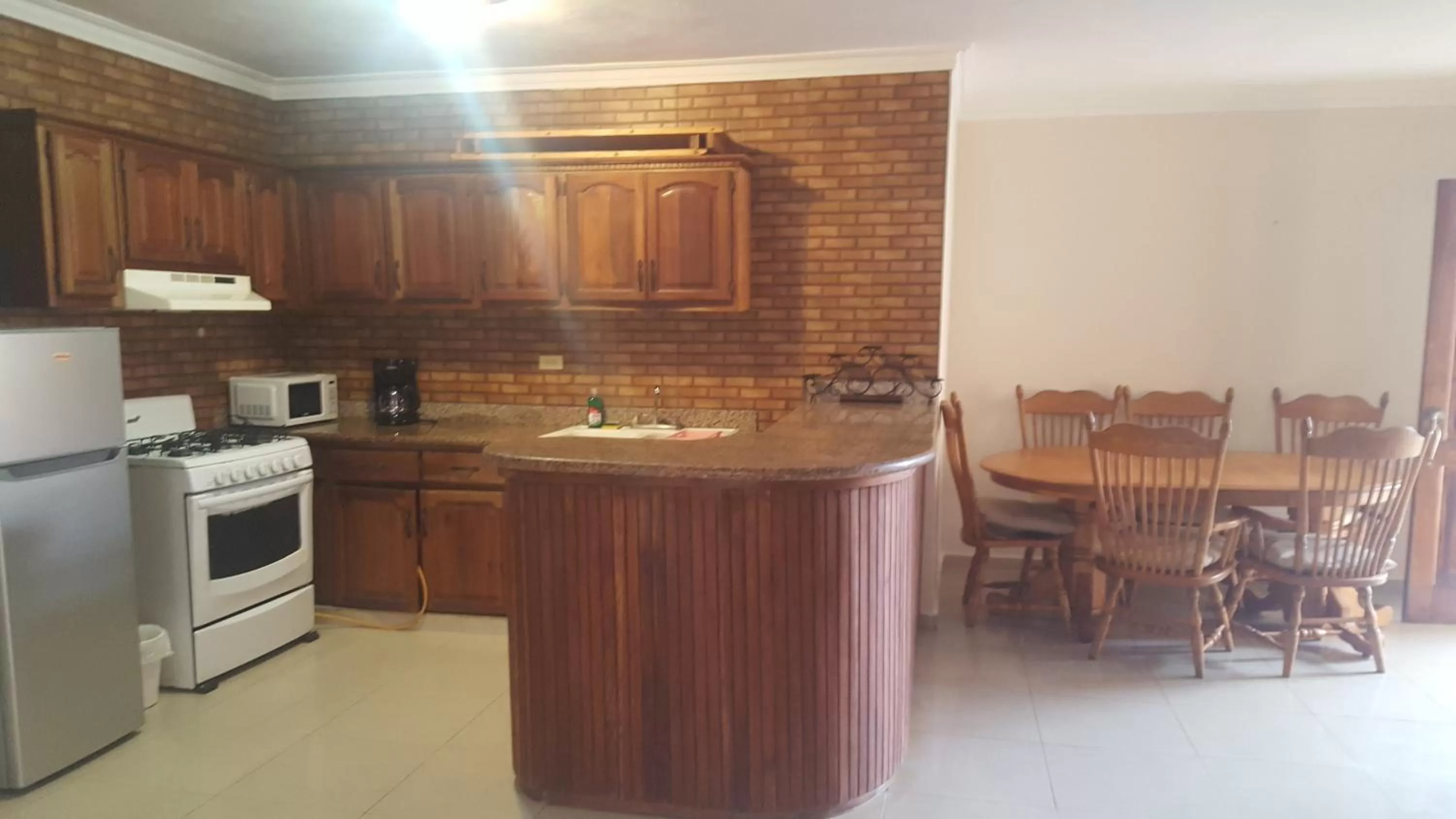 Kitchen/Kitchenette in White Sands shared apartments