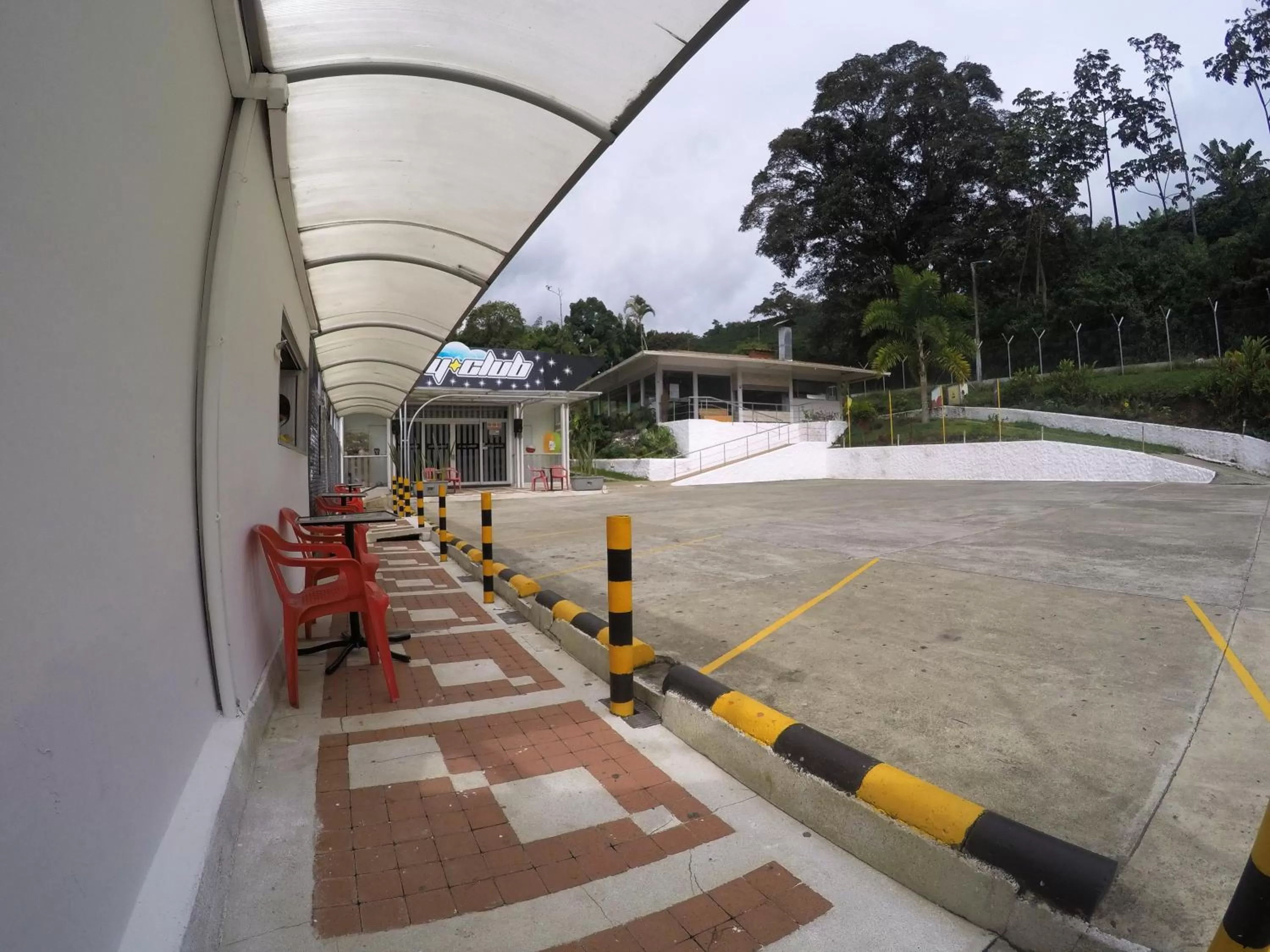 Restaurant/places to eat in Sky Club Eco Hotel