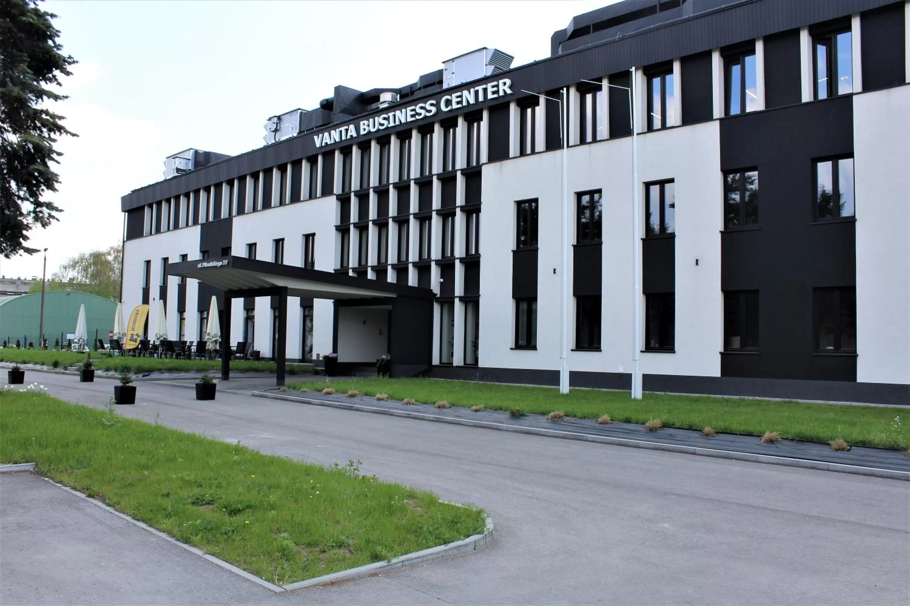 Property building in VANTA Business Center