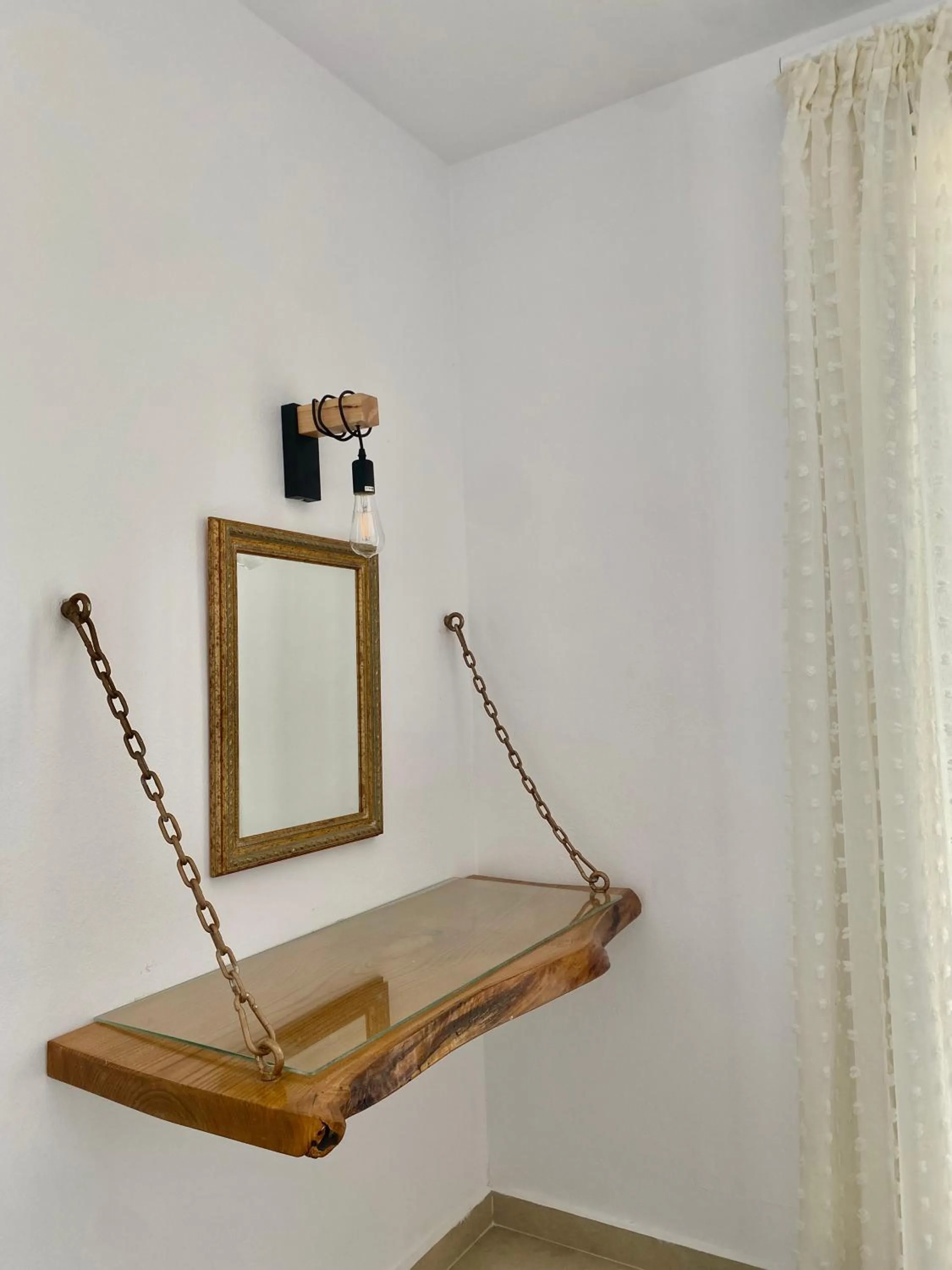 Decorative detail in Fikas Hotel