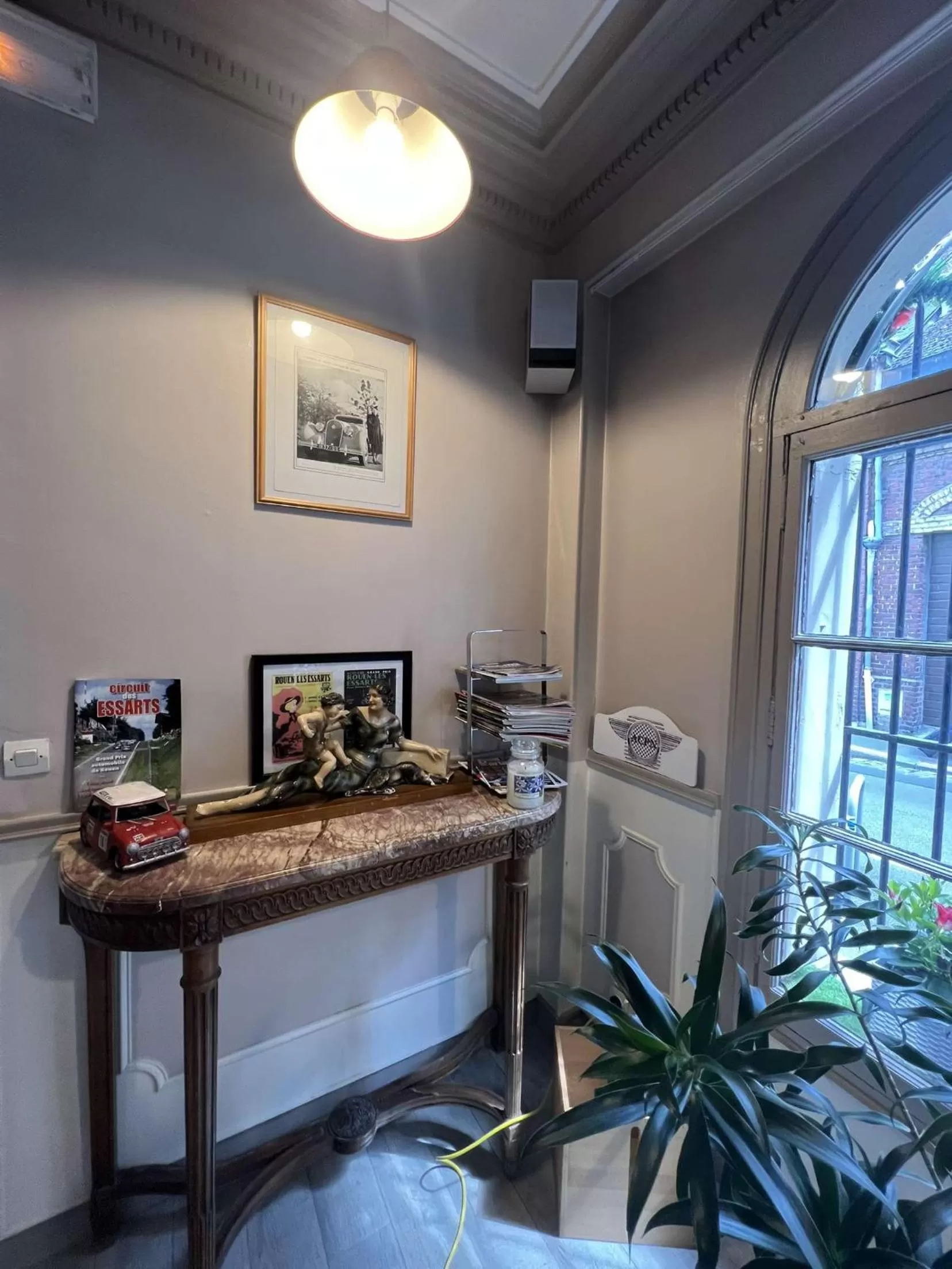 Communal lounge/ TV room in Hôtel Céline - Hôtel de la Gare