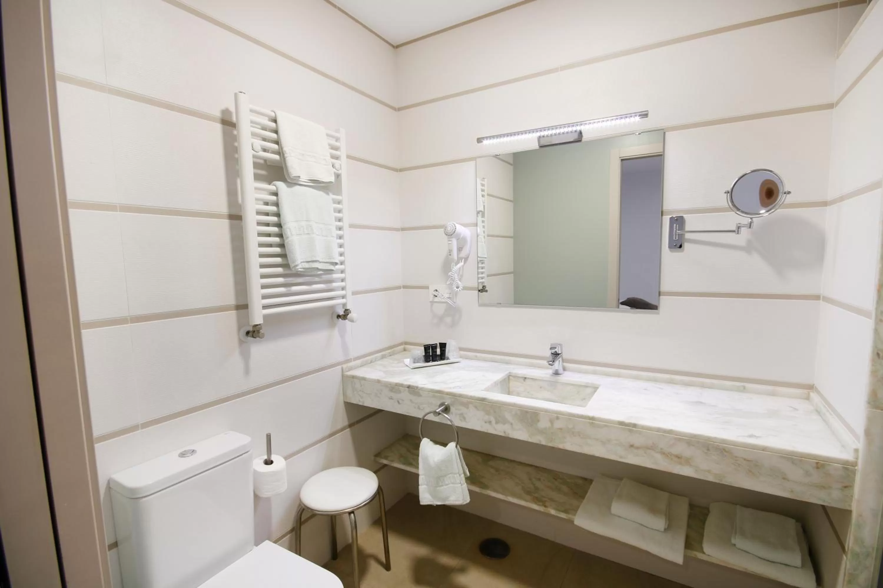 Bathroom in Hotel Leo