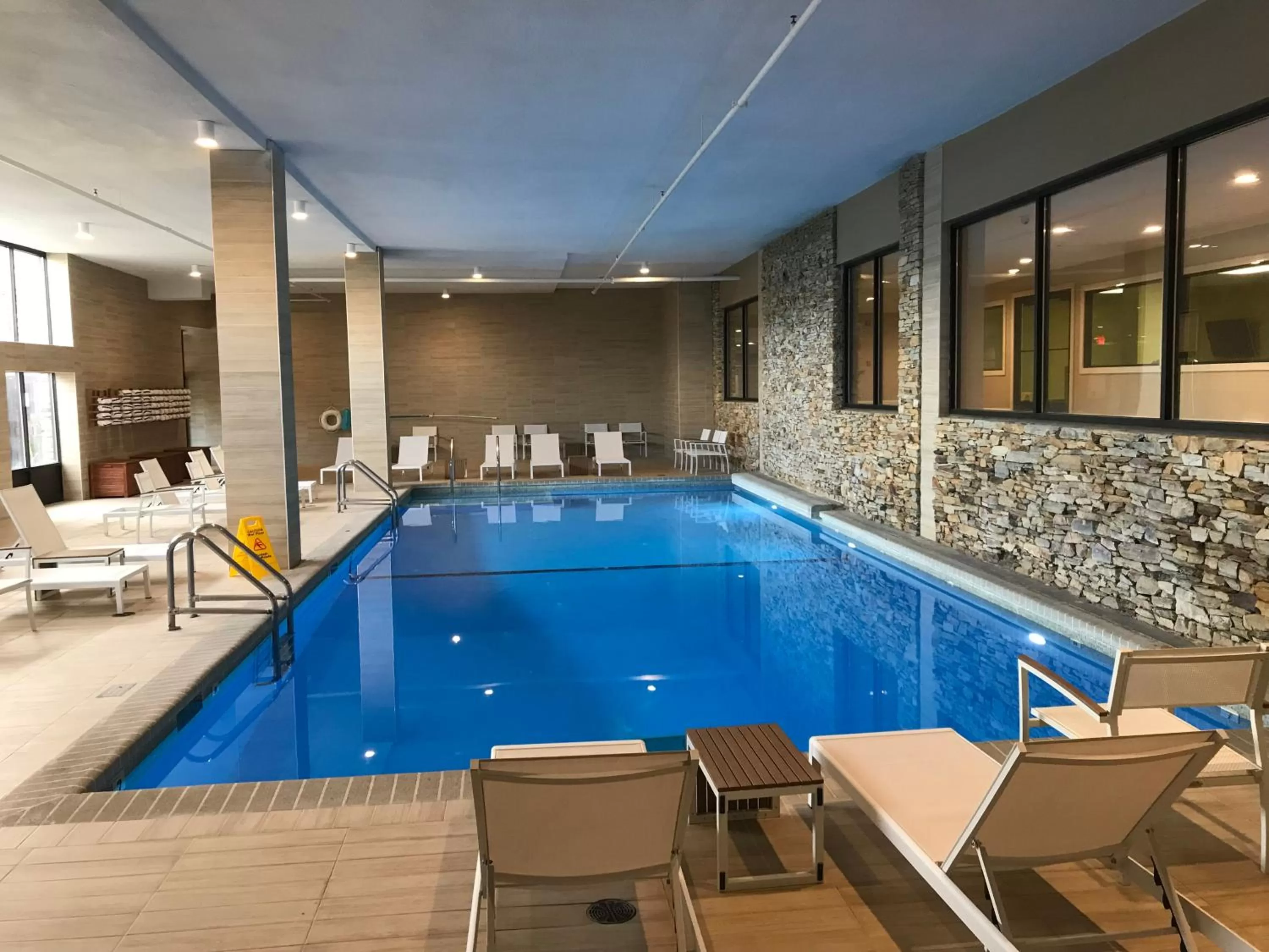 Swimming pool in Wyndham Lancaster Resort and Convention Center