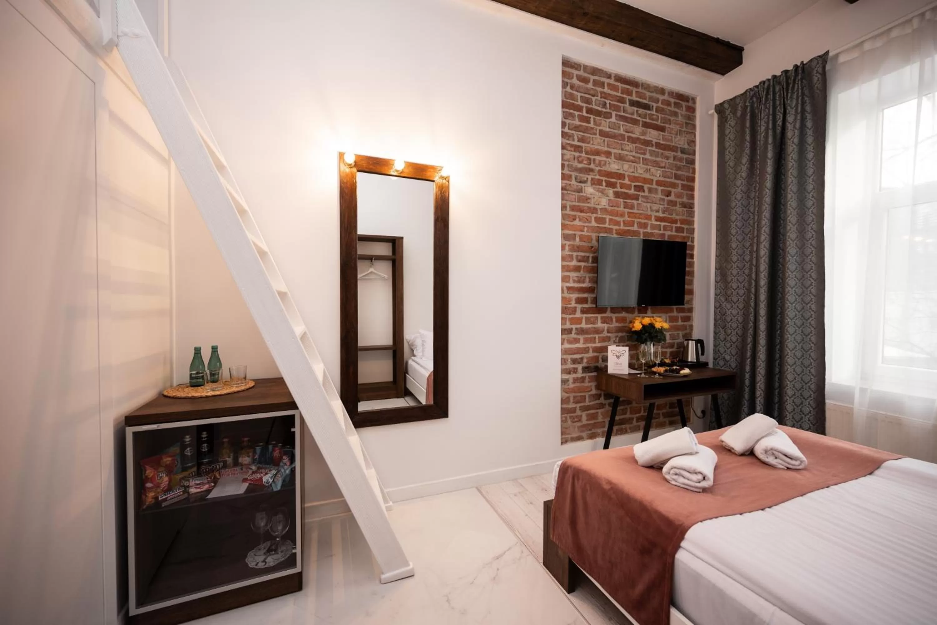 TV and multimedia, Bed in Hive Family House