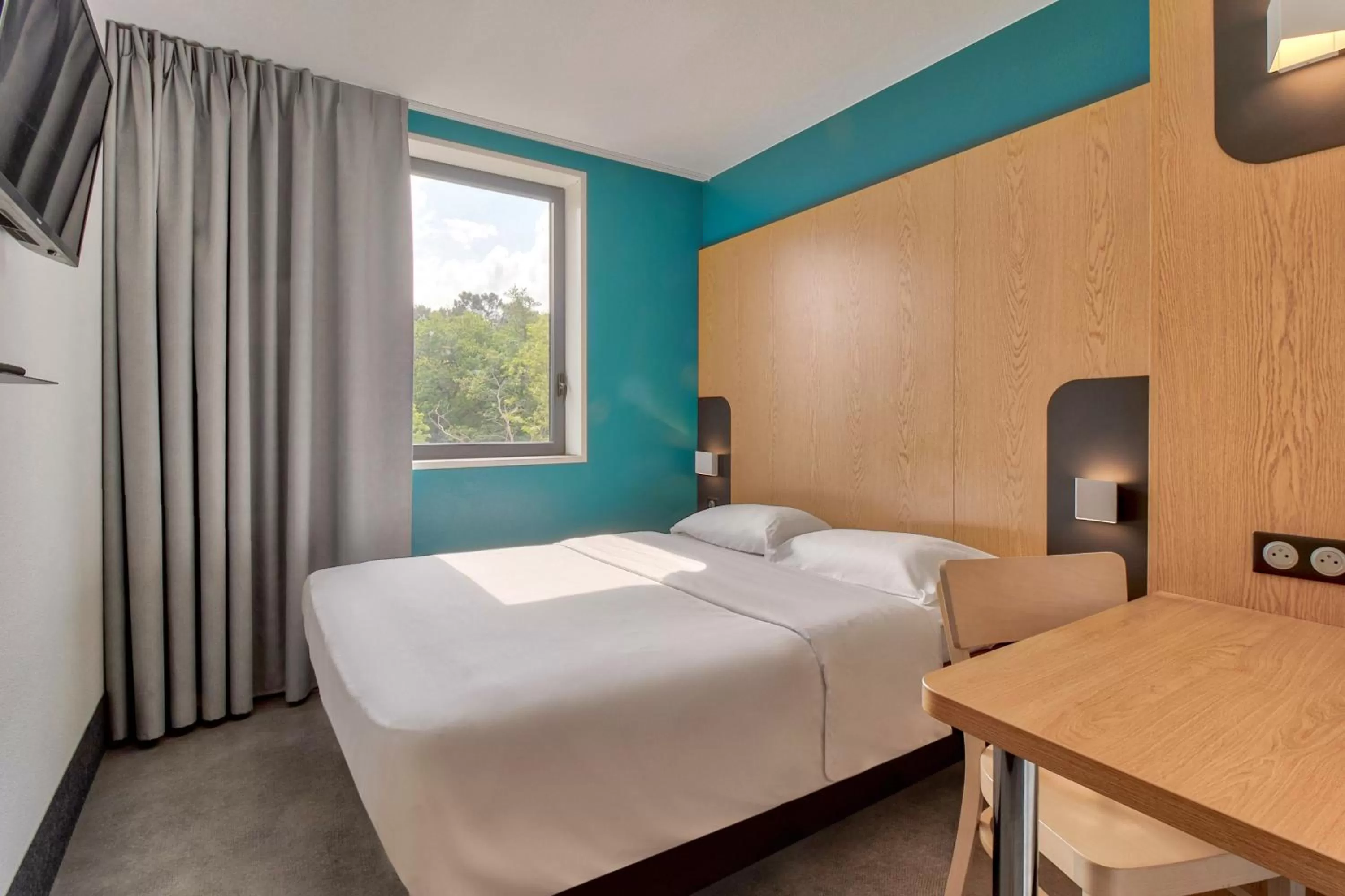 Bedroom, Bed in B&B HOTEL Bayonne Tarnos