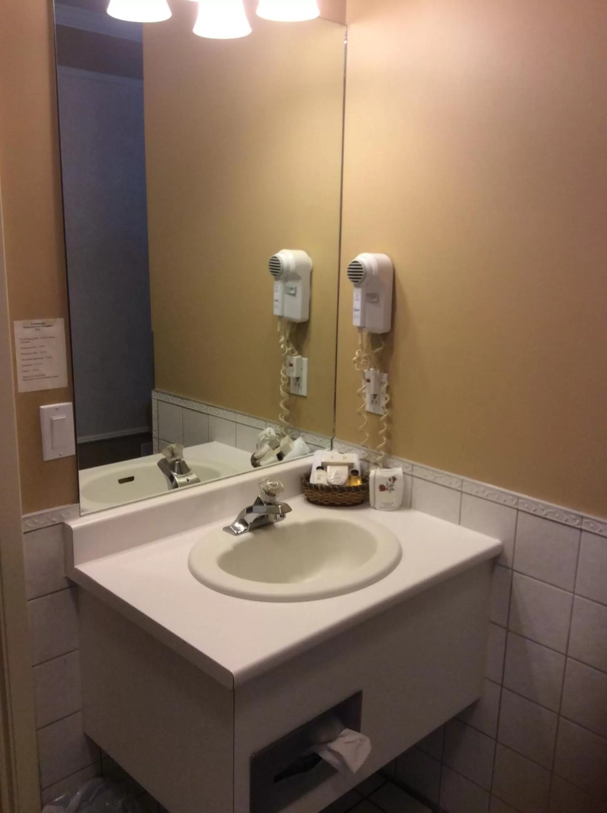 Bathroom in Hôtel Travelodge by Wyndham Victoriaville