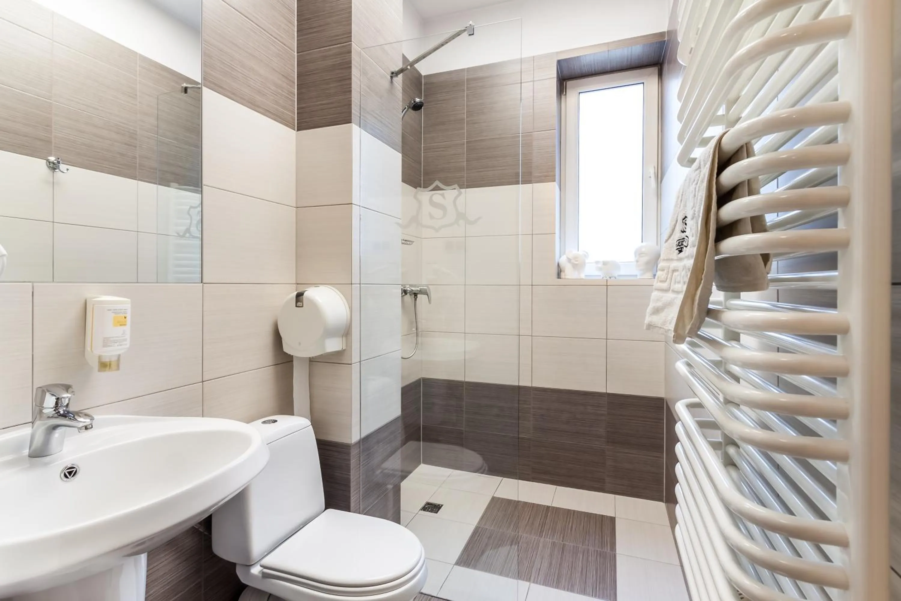 Shower in Aparthotel Oberża