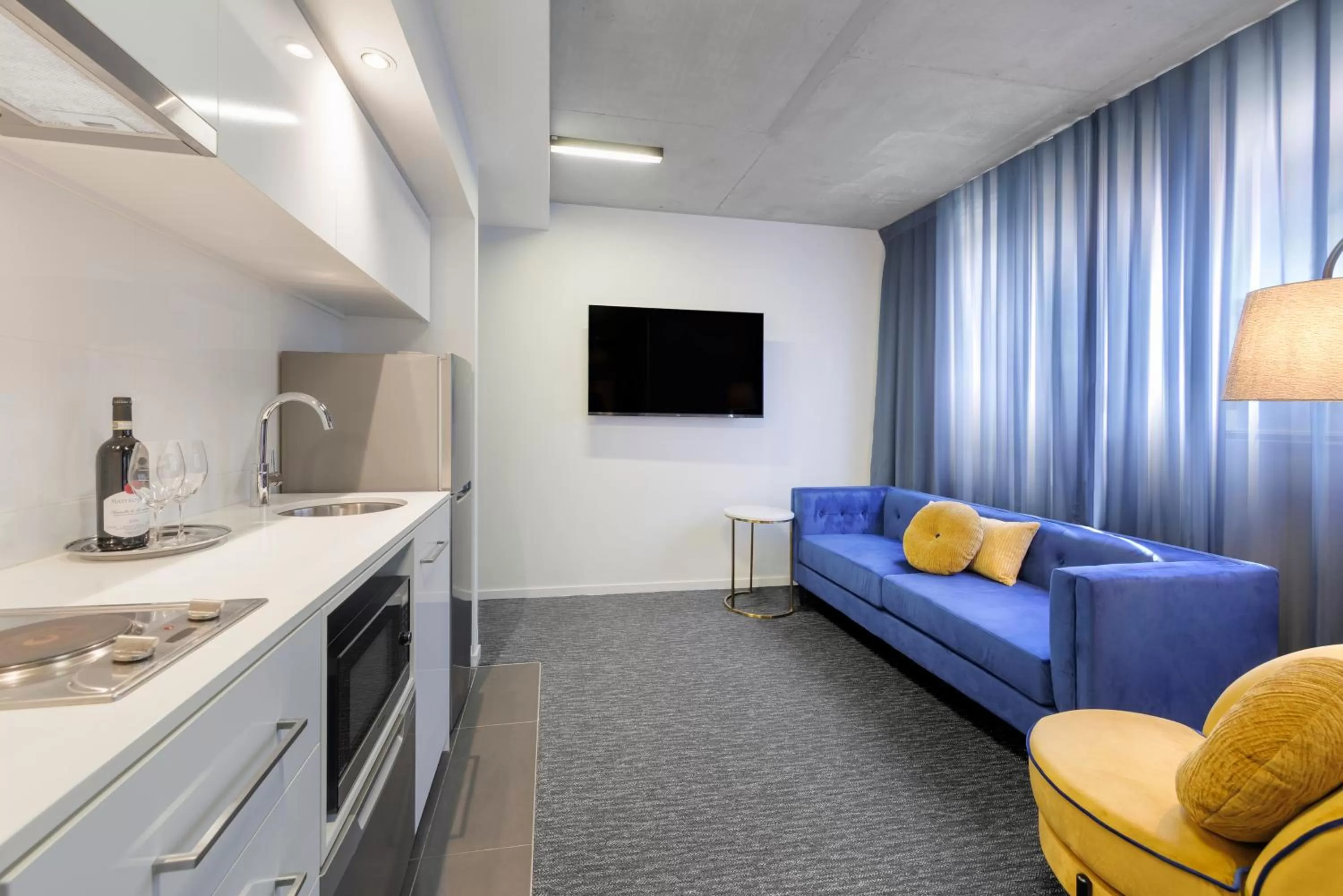 TV and multimedia, Kitchen/Kitchenette in Mercure Melbourne St Kilda Road