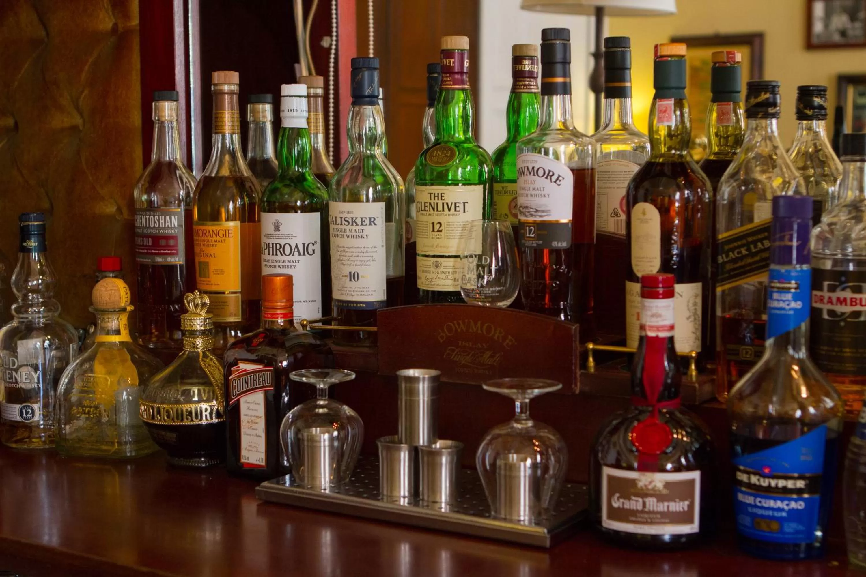 Lounge or bar in Thistle Hotel