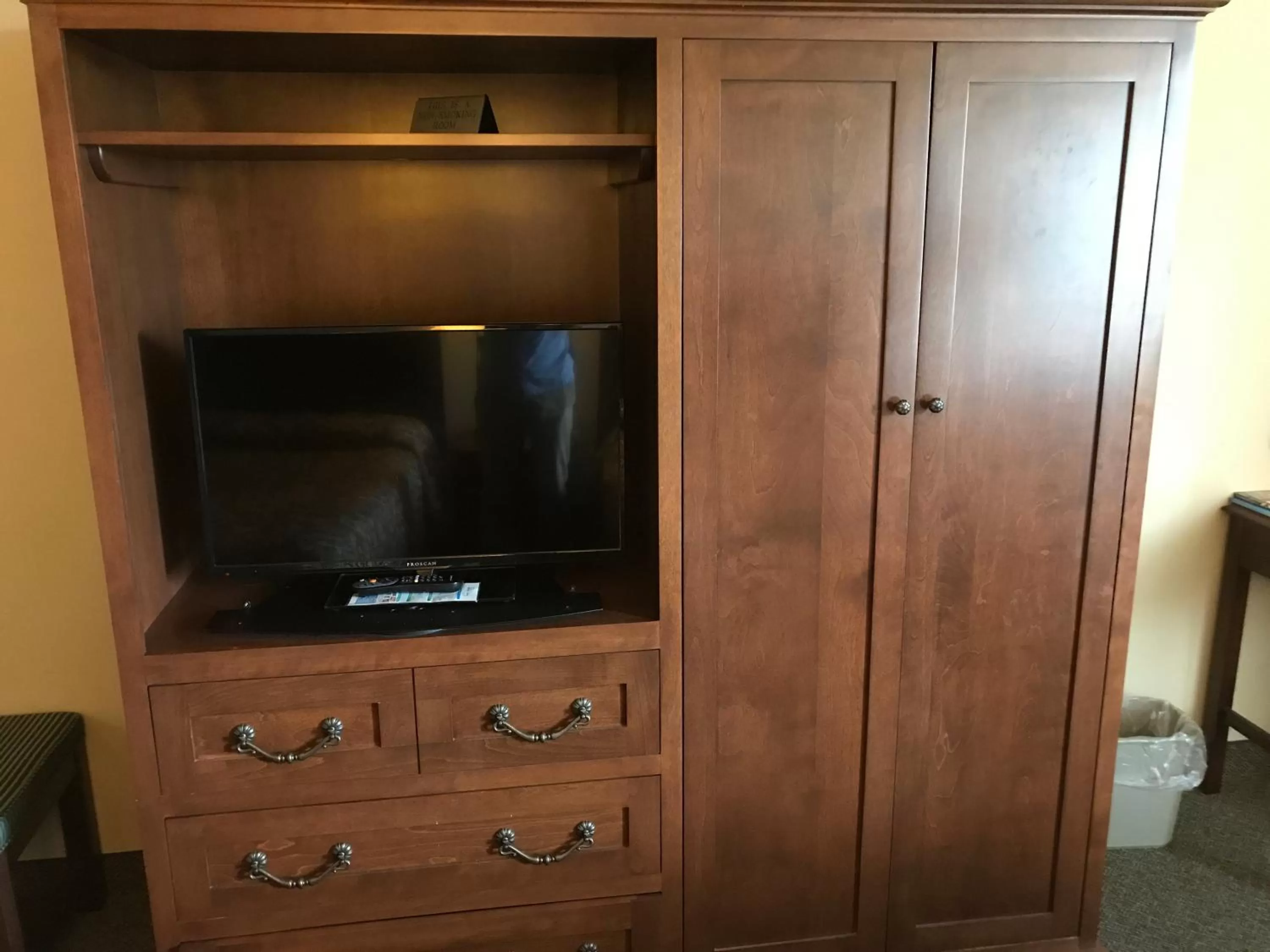 TV/Entertainment Center in Lititz Inn and Suites