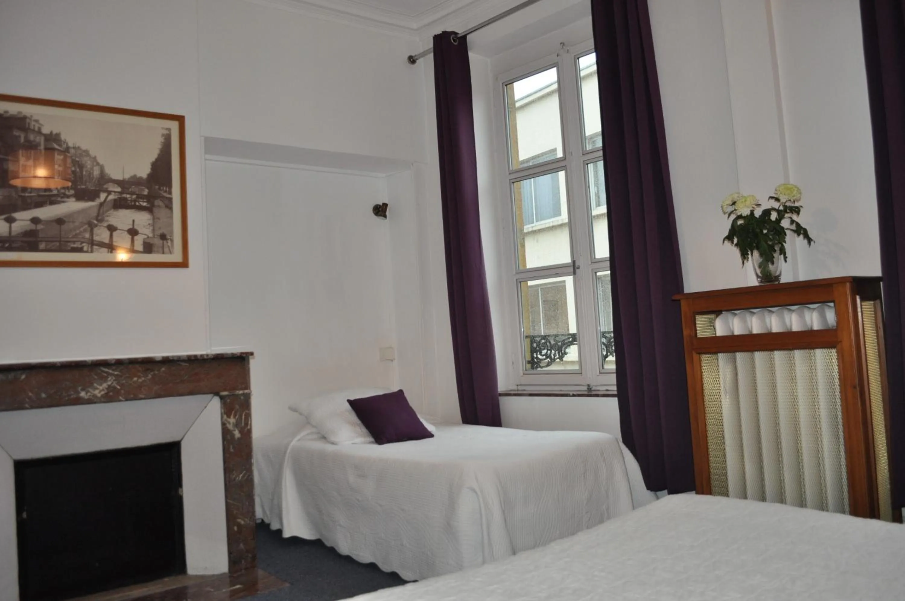 Bed in Hôtel du Centre