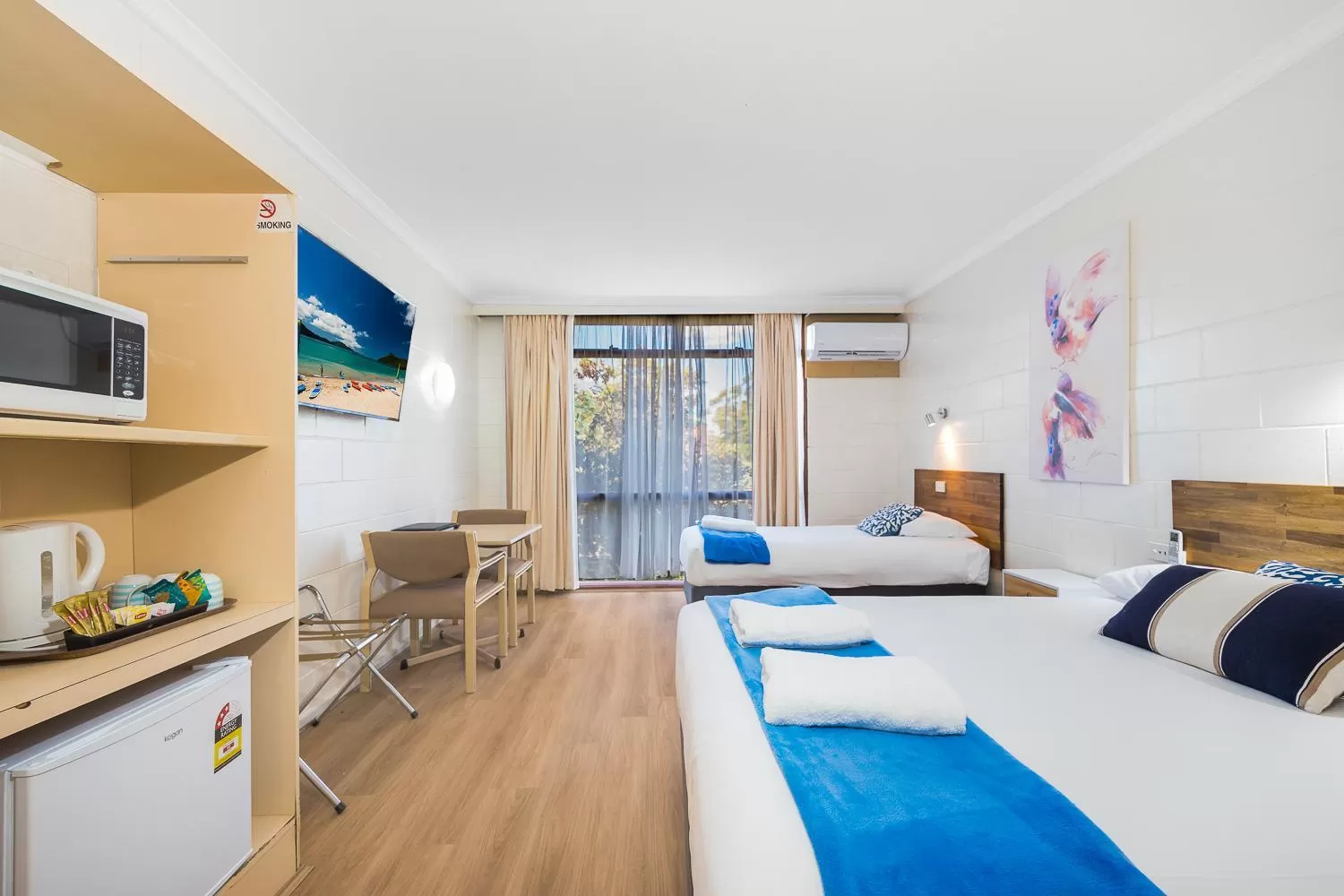 Bed in Plainsman Motel