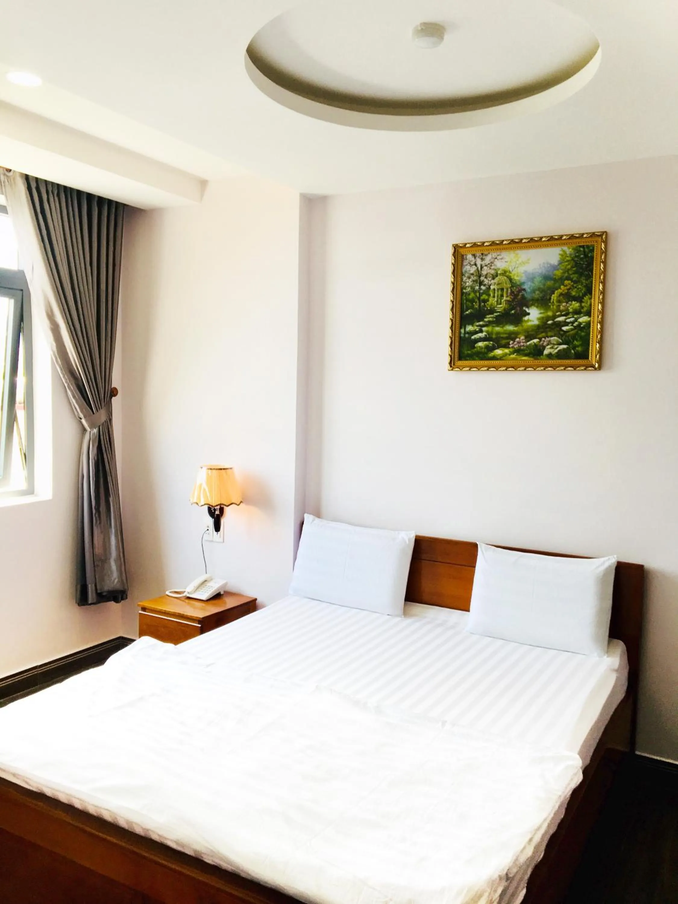 Bed in QUEEN VICTORIA Hotel