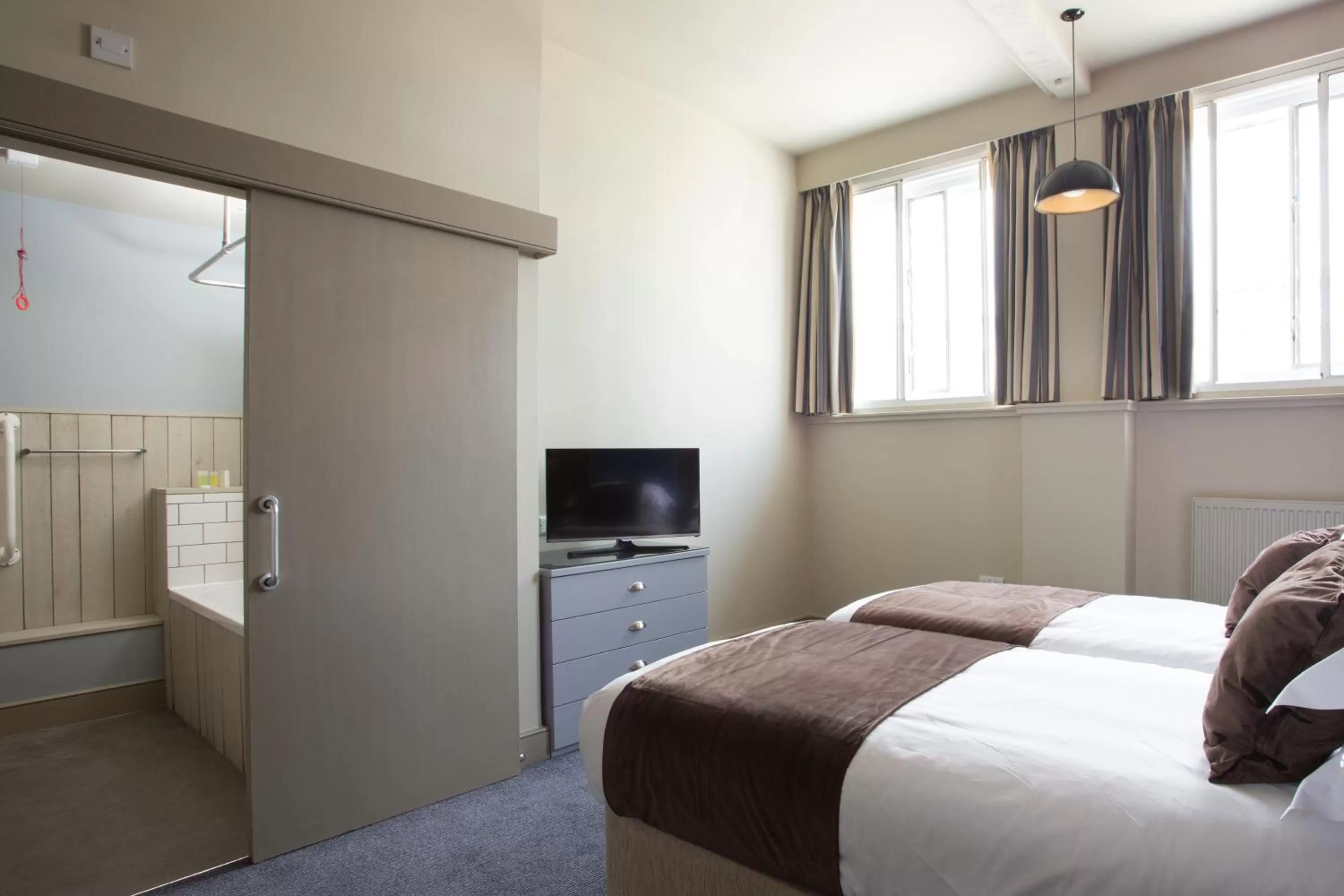 Photo of the whole room, Bed in The Ship & Trades