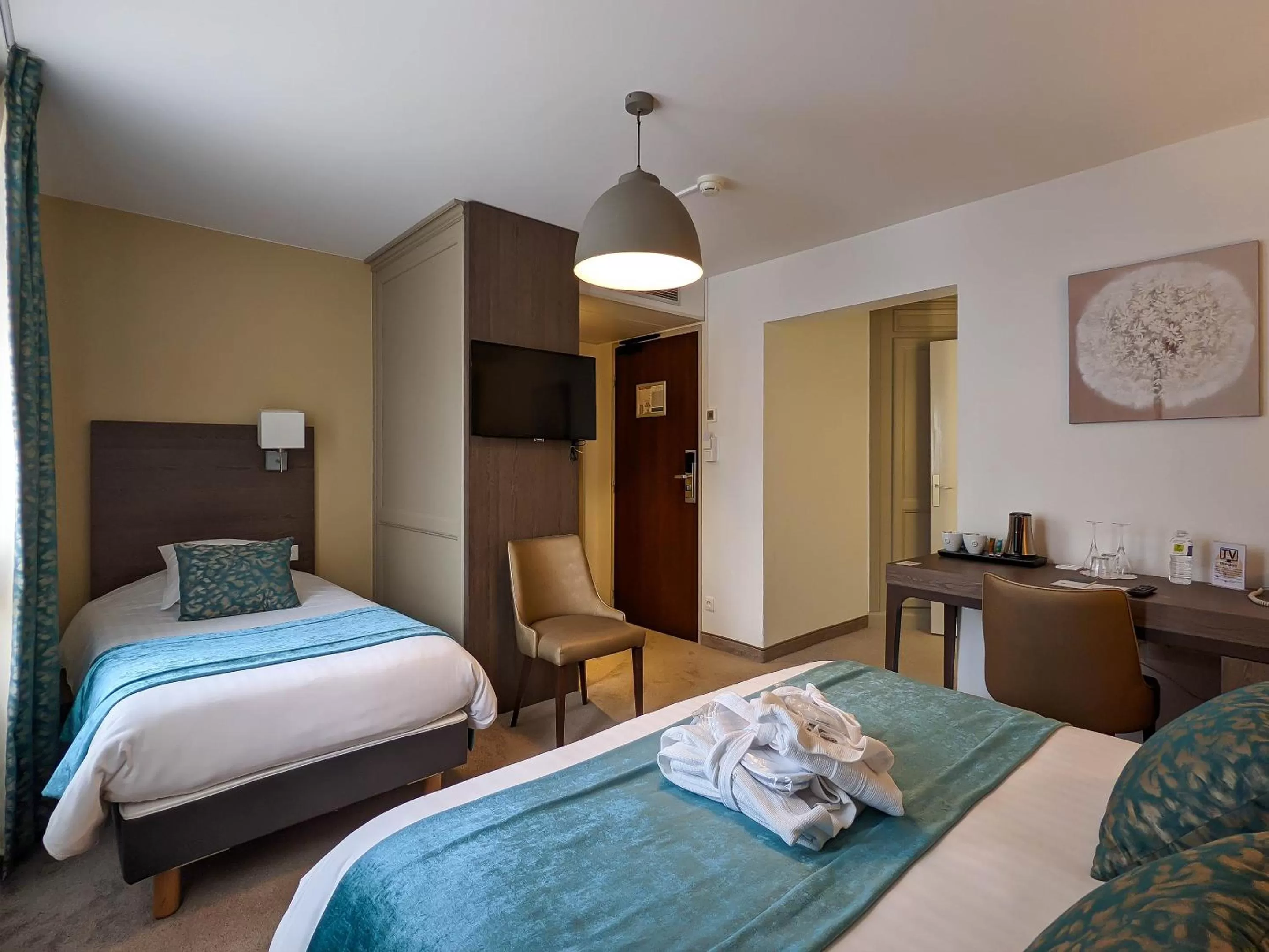 Photo of the whole room, Bed in Hotel Restaurant & Spa Verte Vallée