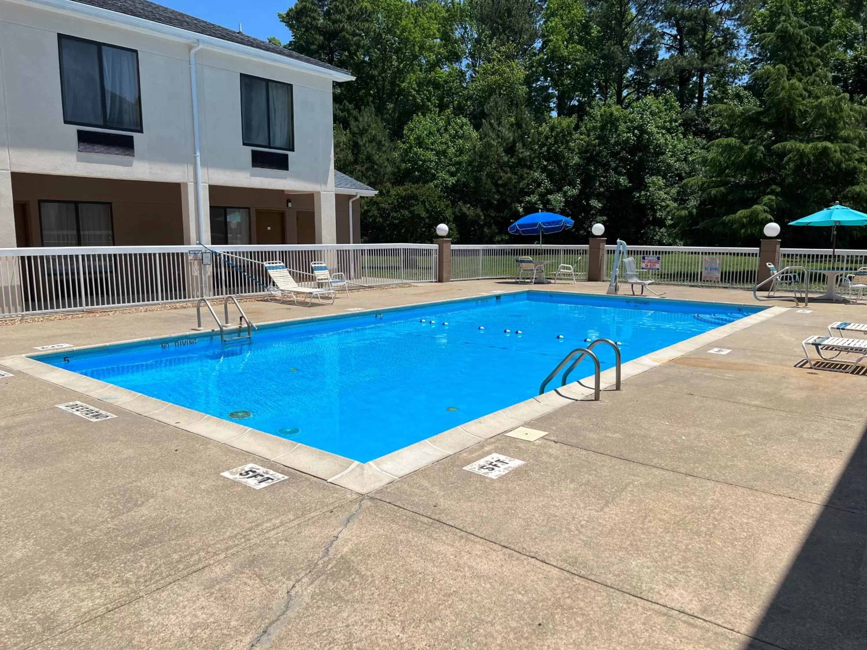 Swimming pool in Quality Inn & Suites Exmore - Eastern Shore