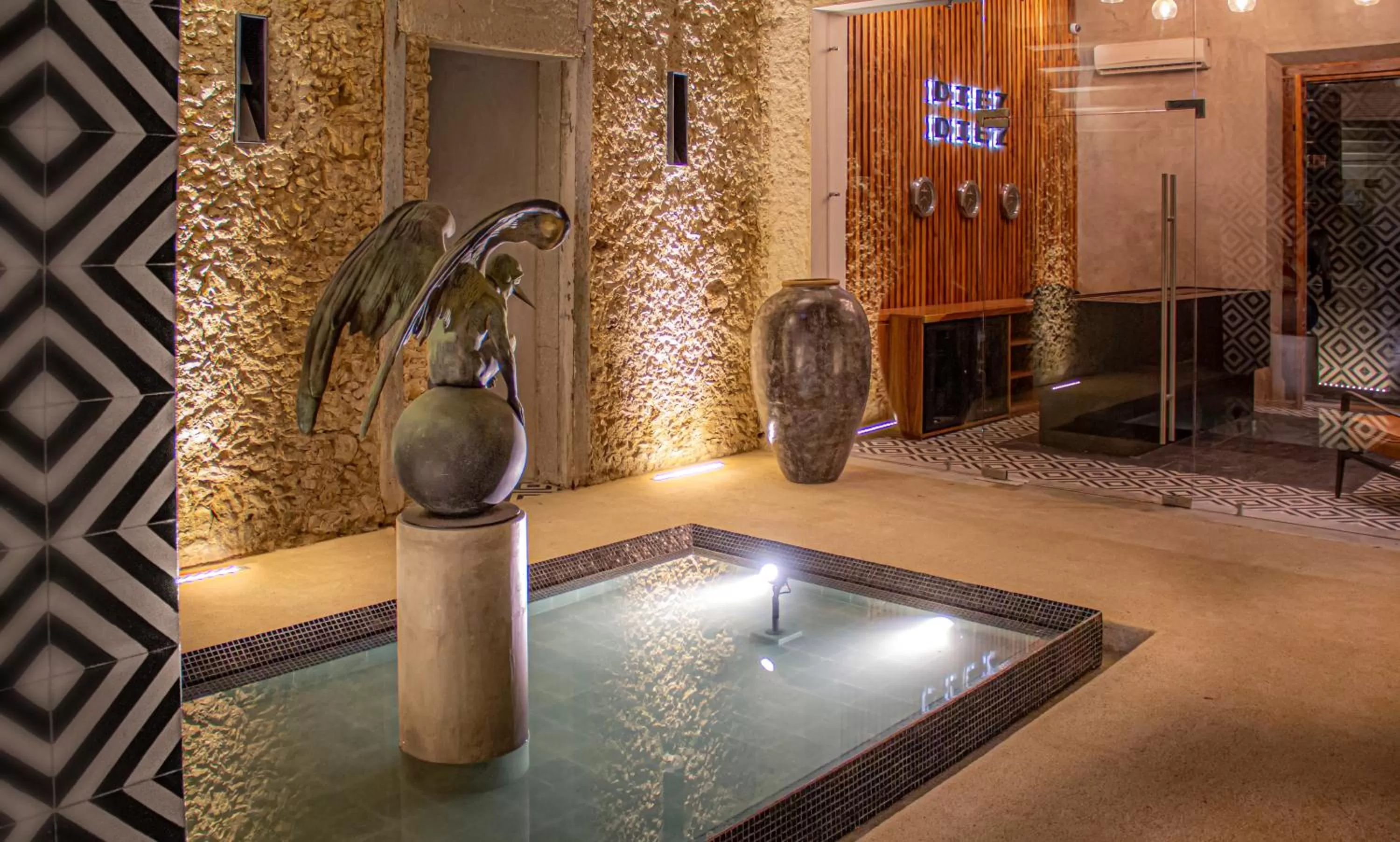 Inner courtyard view in Diez Diez Collection