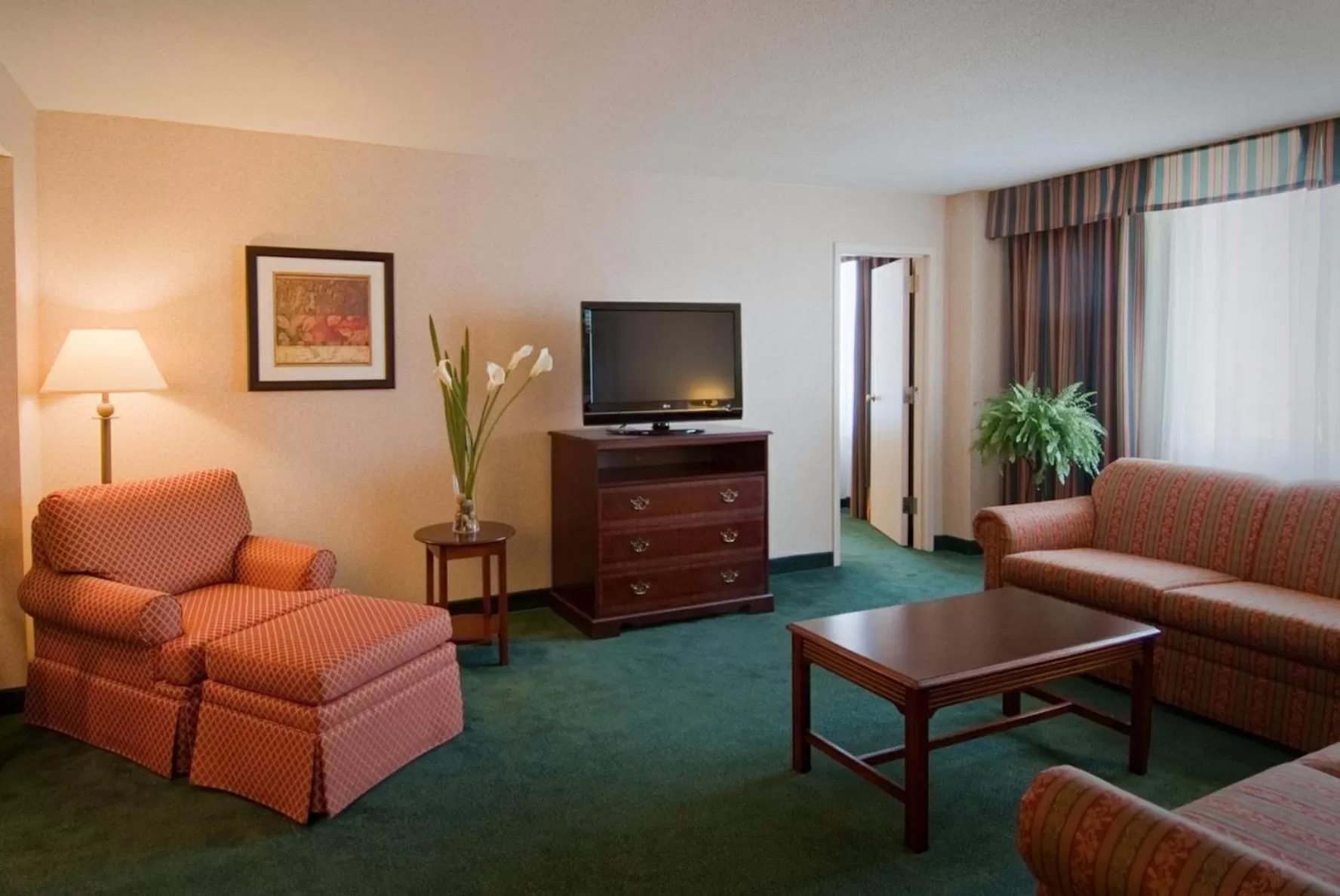 Photo of the whole room in Holiday Inn Arlington at Ballston by IHG