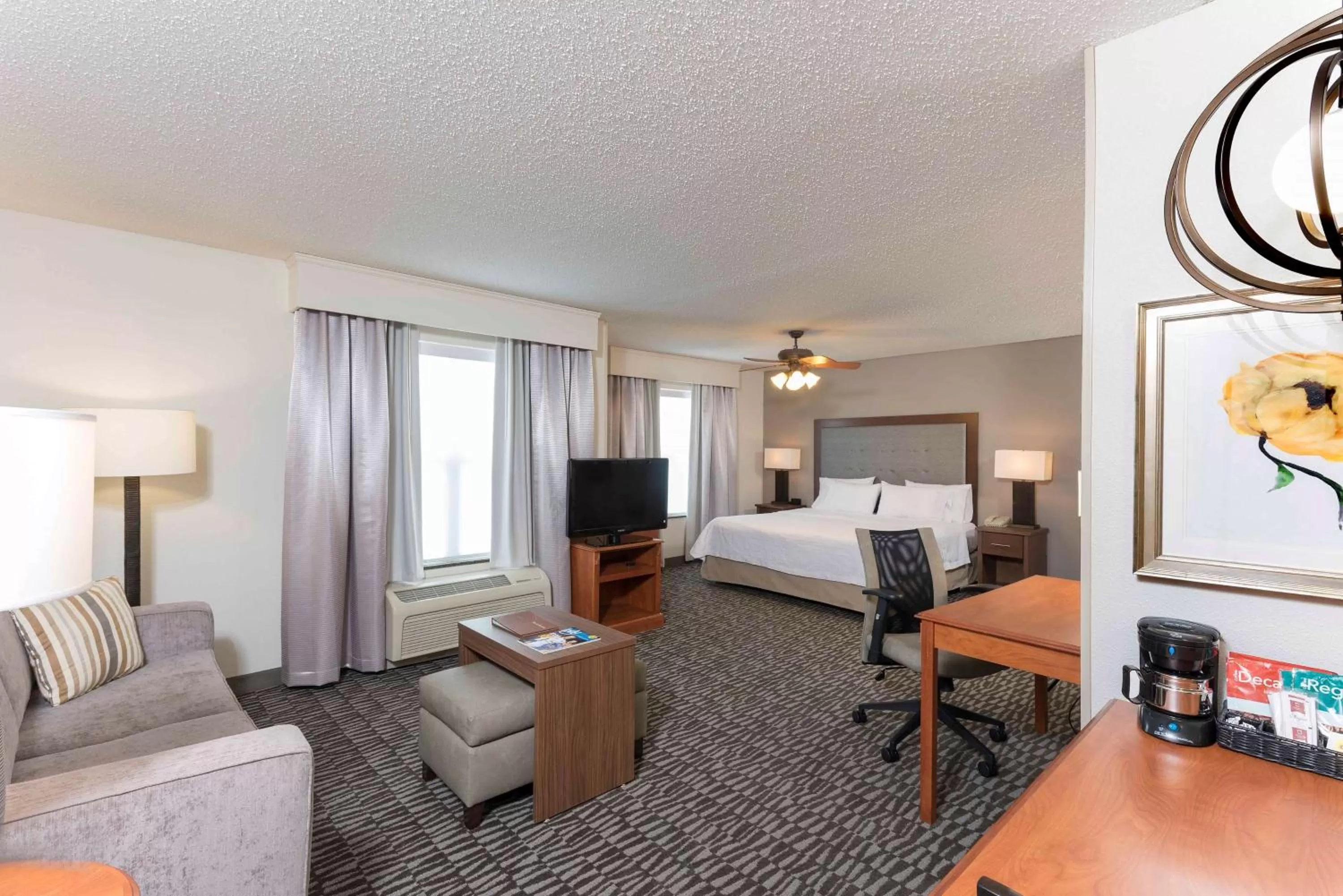Bed in Homewood Suites by Hilton Indianapolis Airport / Plainfield