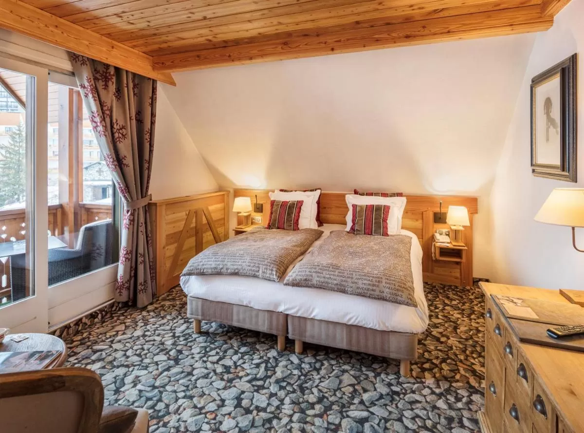 Bedroom, Bed in Hôtel Chalet Mounier