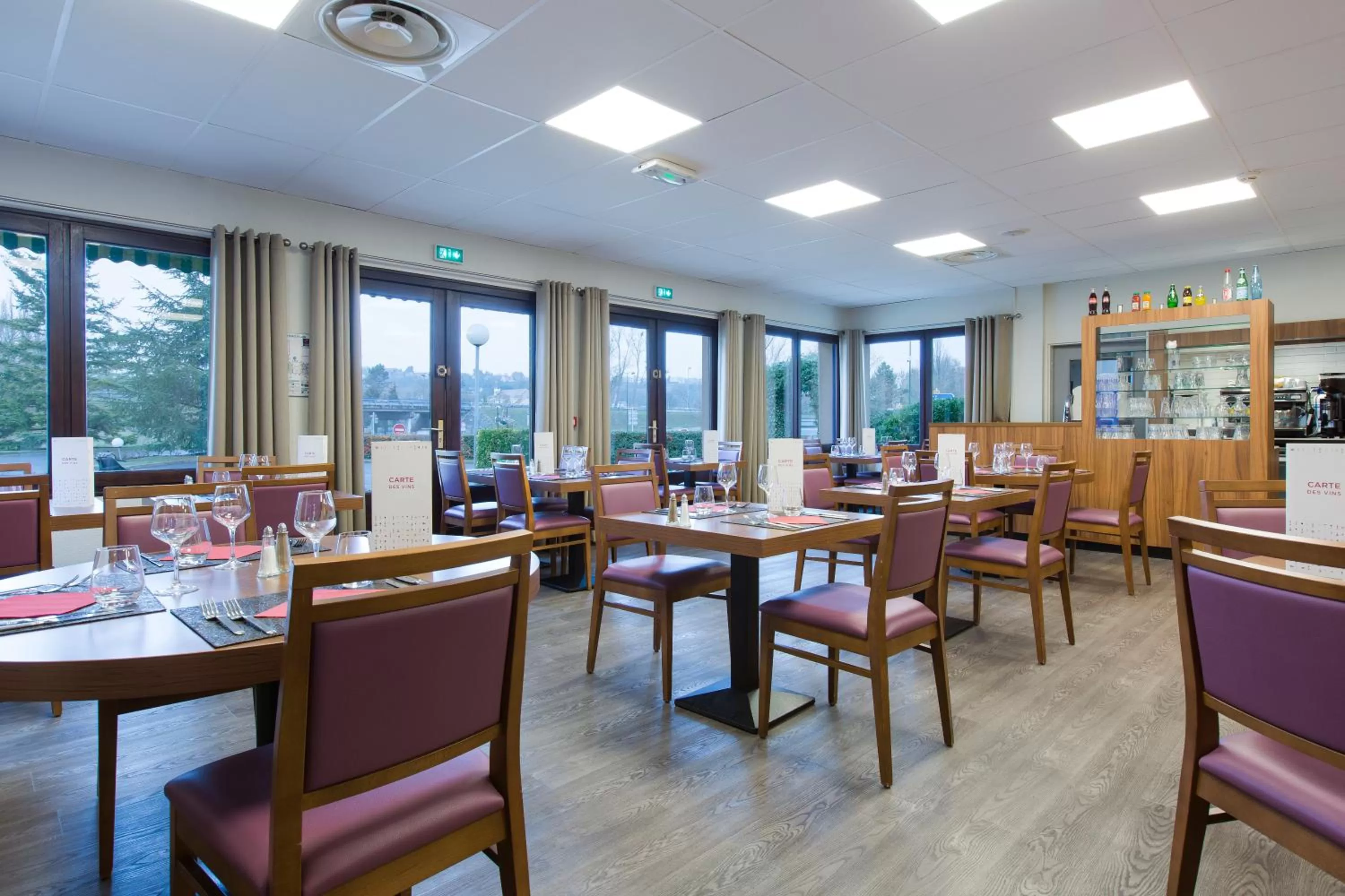 Restaurant/places to eat in Comfort Hotel Etampes