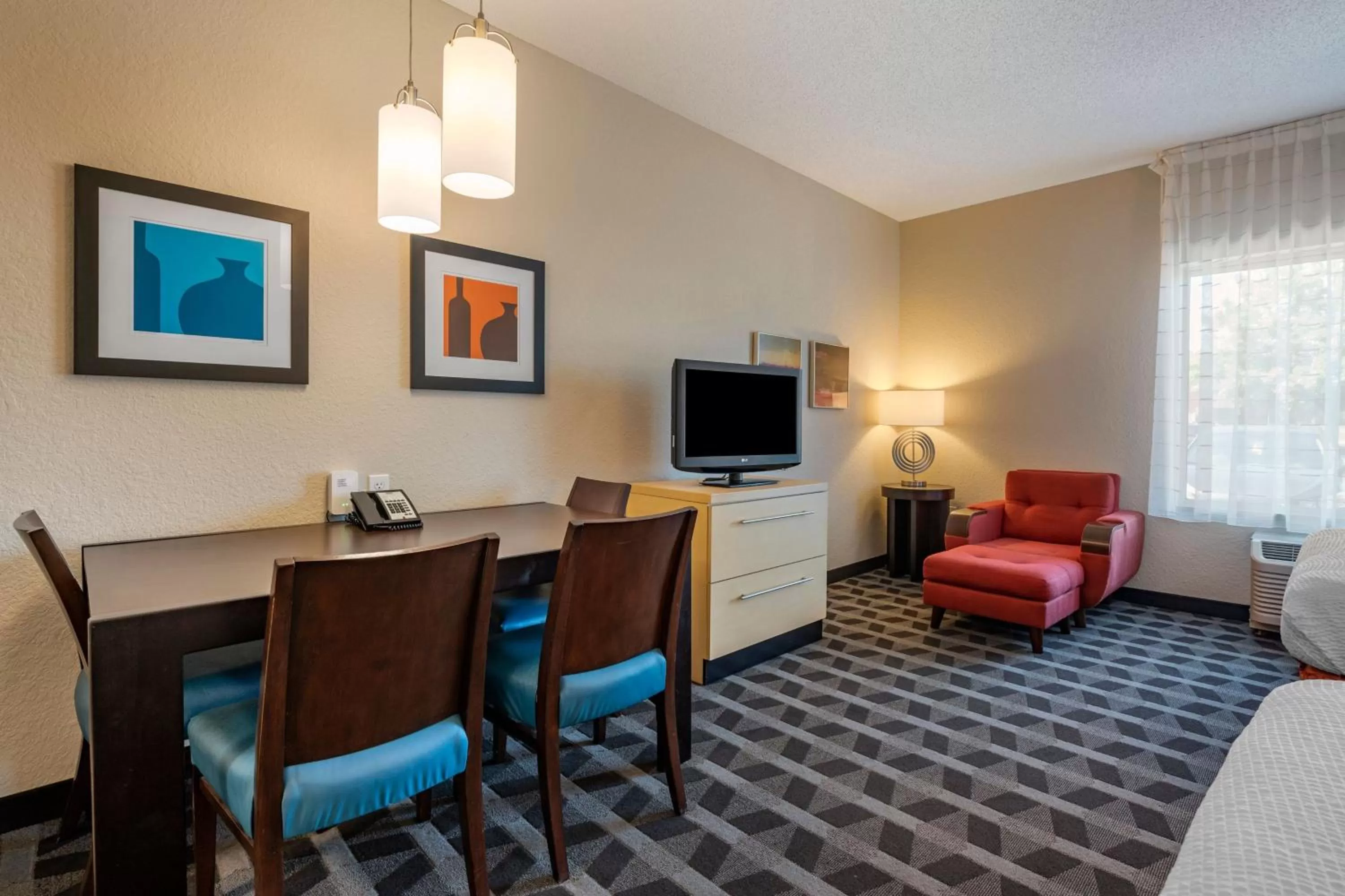 Photo of the whole room in TownePlace Suites by Marriott Vincennes