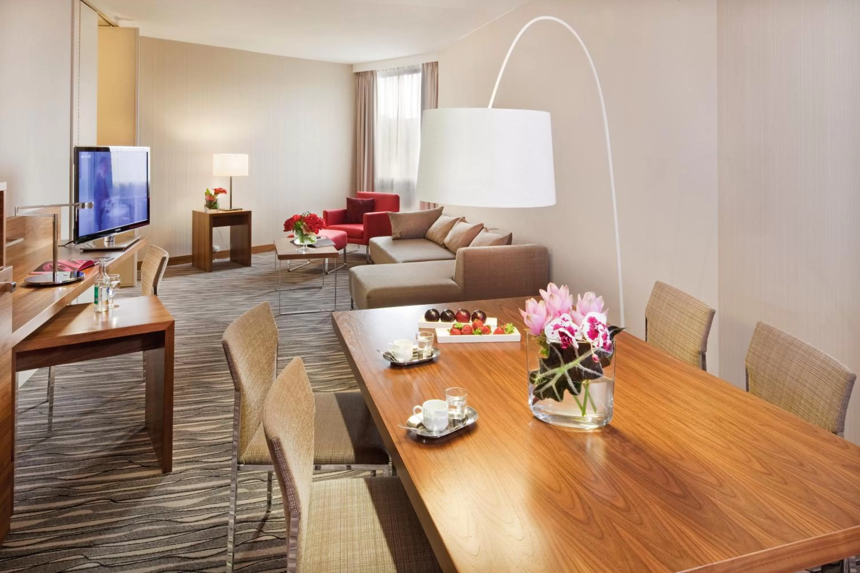 Living room in Mövenpick Hotel Geneva