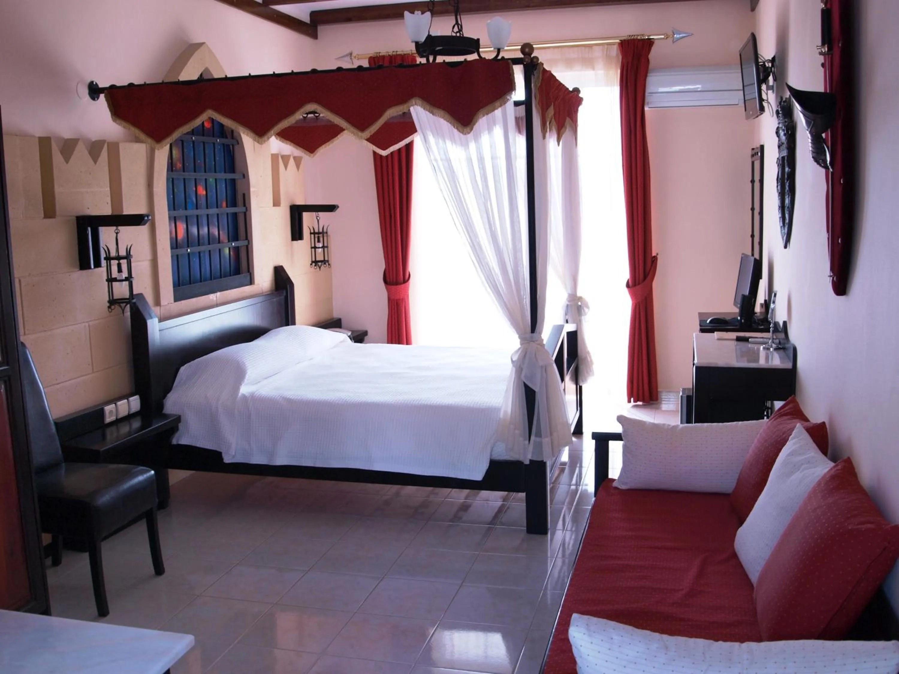 Photo of the whole room, Bed in Castello Di Cavallieri Suites & Spa - Adults Only