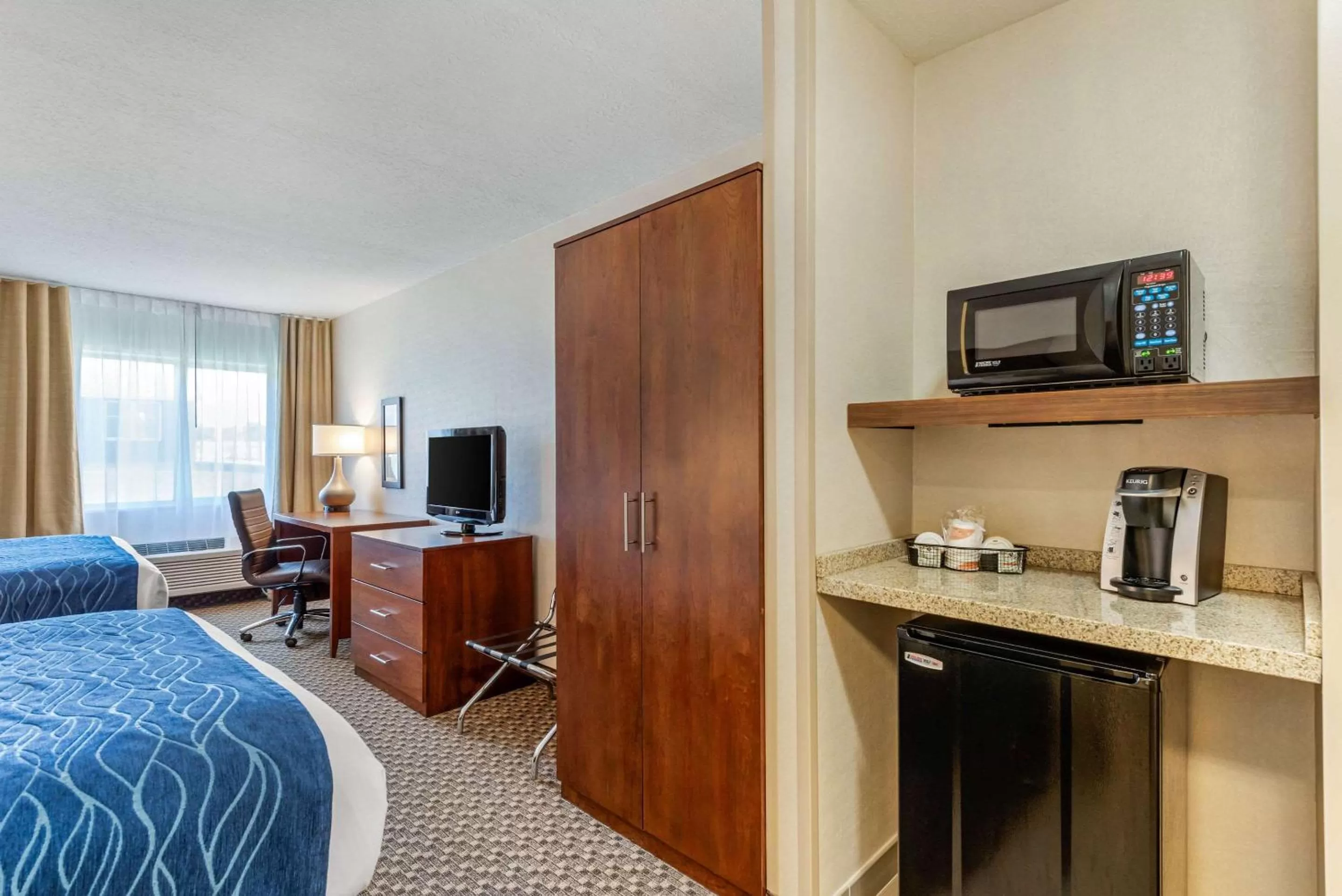 Photo of the whole room, Bed in Comfort Inn & Suites near Route 66