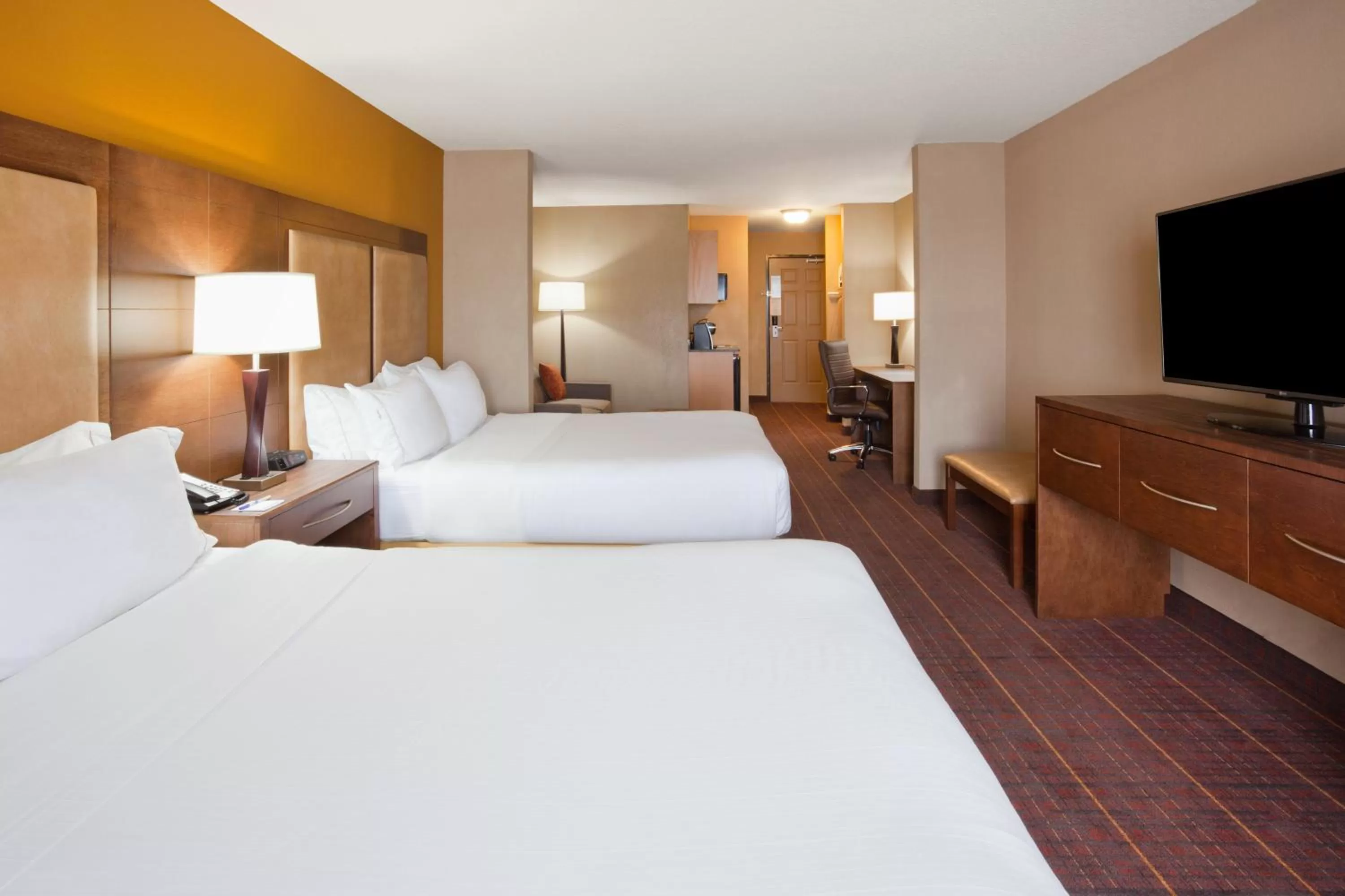 Queen Suite with Two Queen Beds and Sofa Bed in Holiday Inn Express Hotel & Suites Brainerd-Baxter, an IHG Hotel