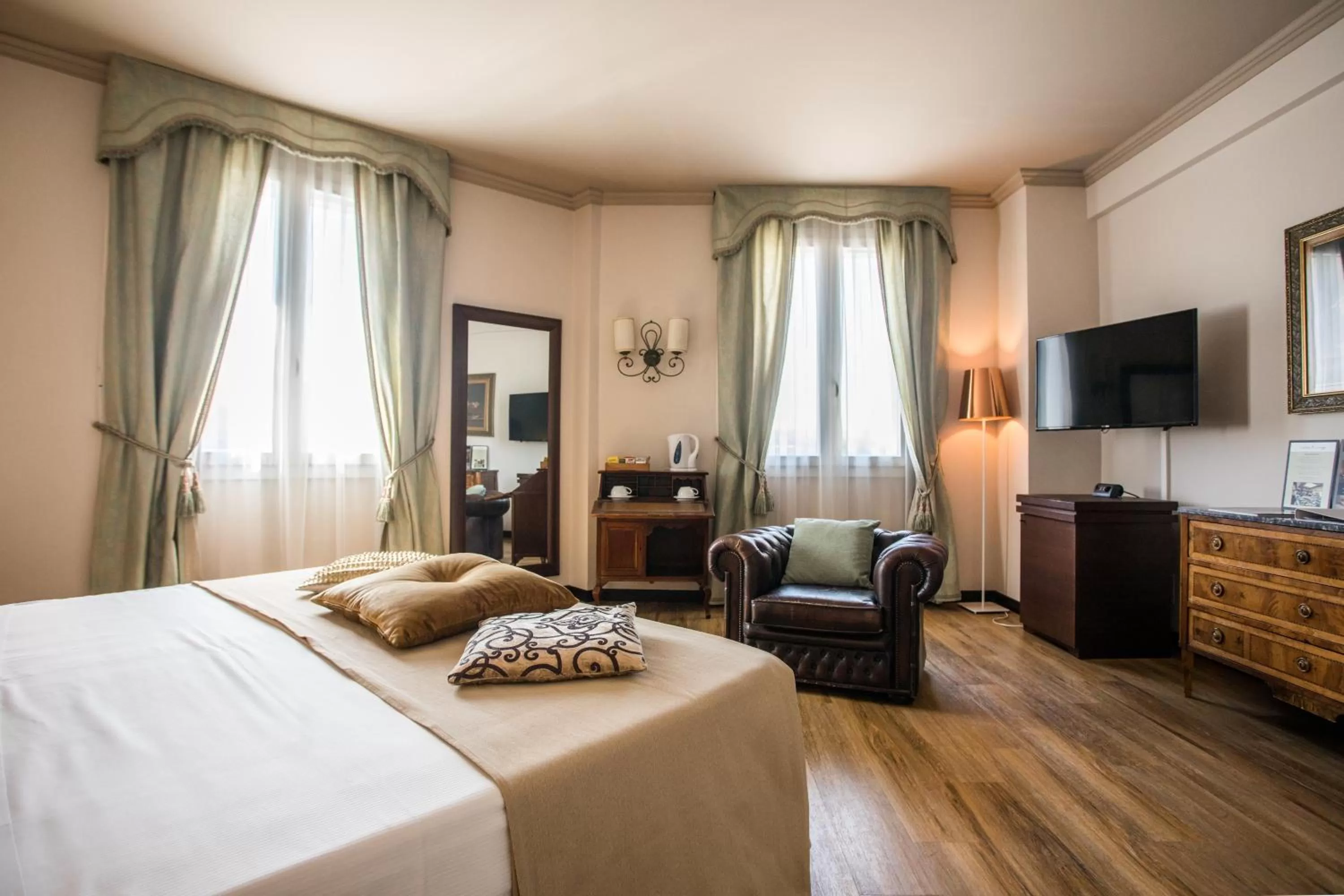 Shower, Bed in Hotel Casali