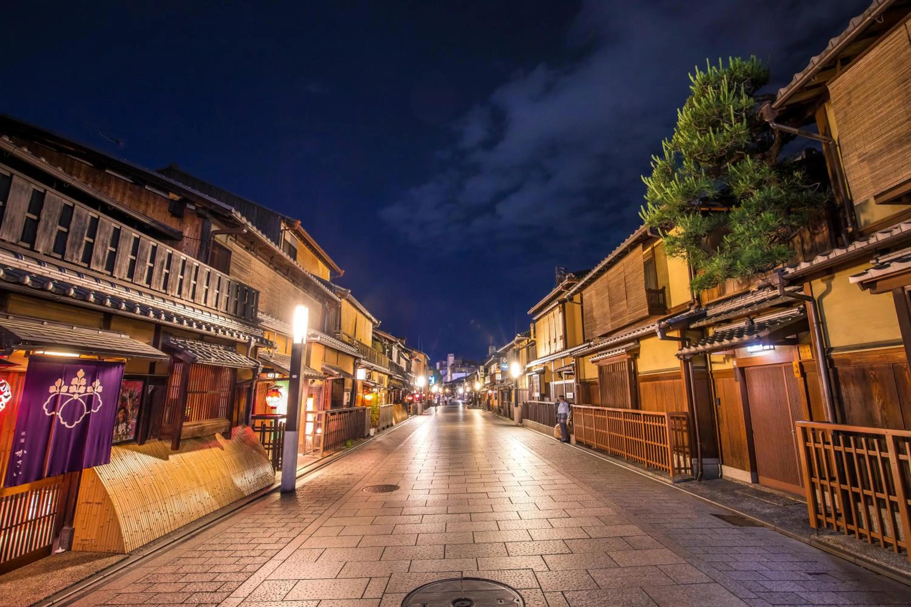 Nearby landmark in GOZAN HOTEL & SERVICED APARTMENT Higashiyama Sanjo