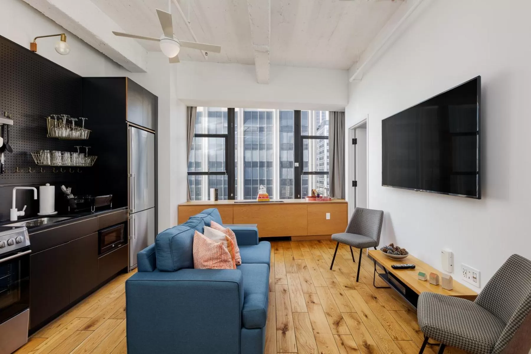 TV and multimedia in Placemakr Wall Street