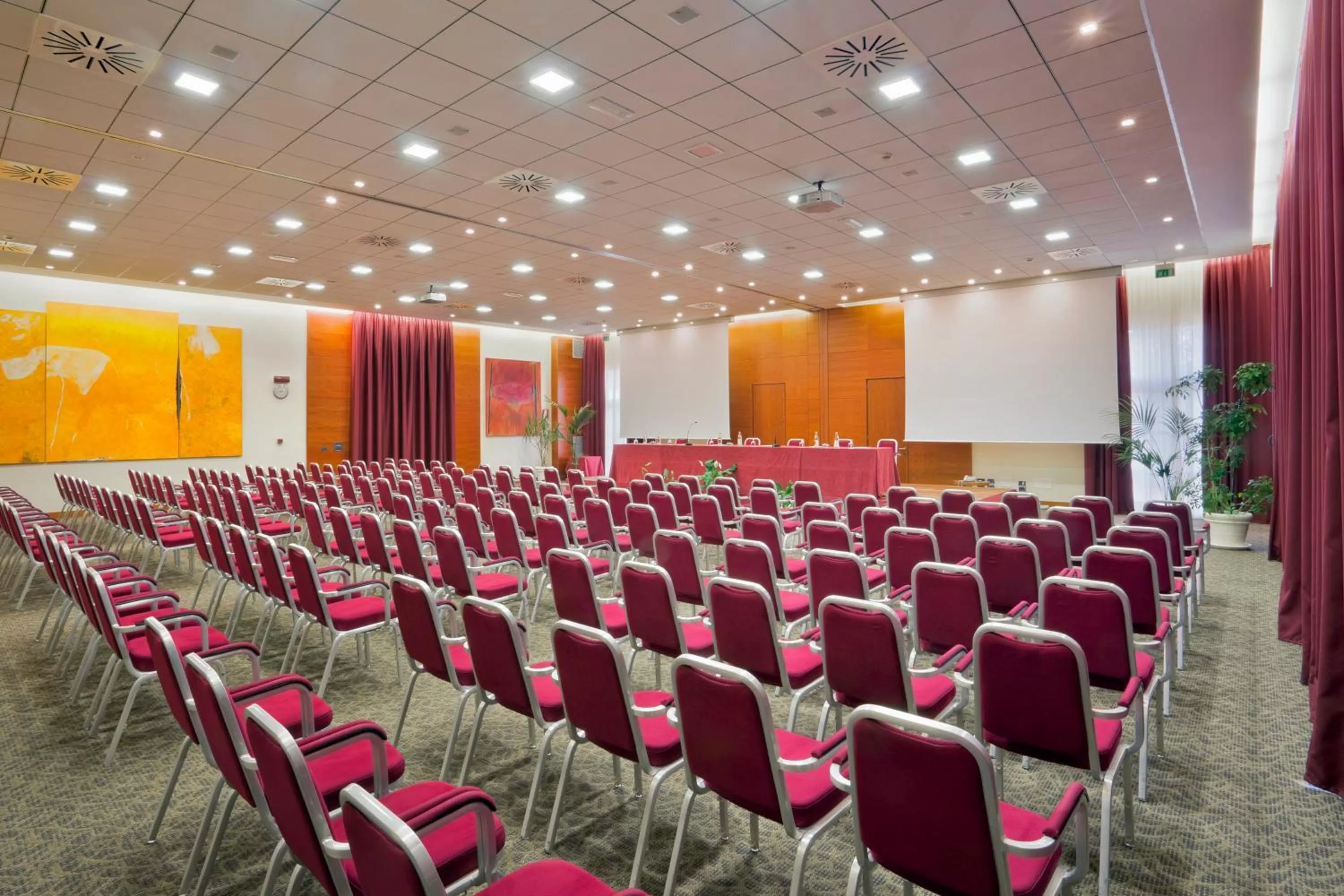 Meeting/conference room in Crowne Plaza Venice East by IHG