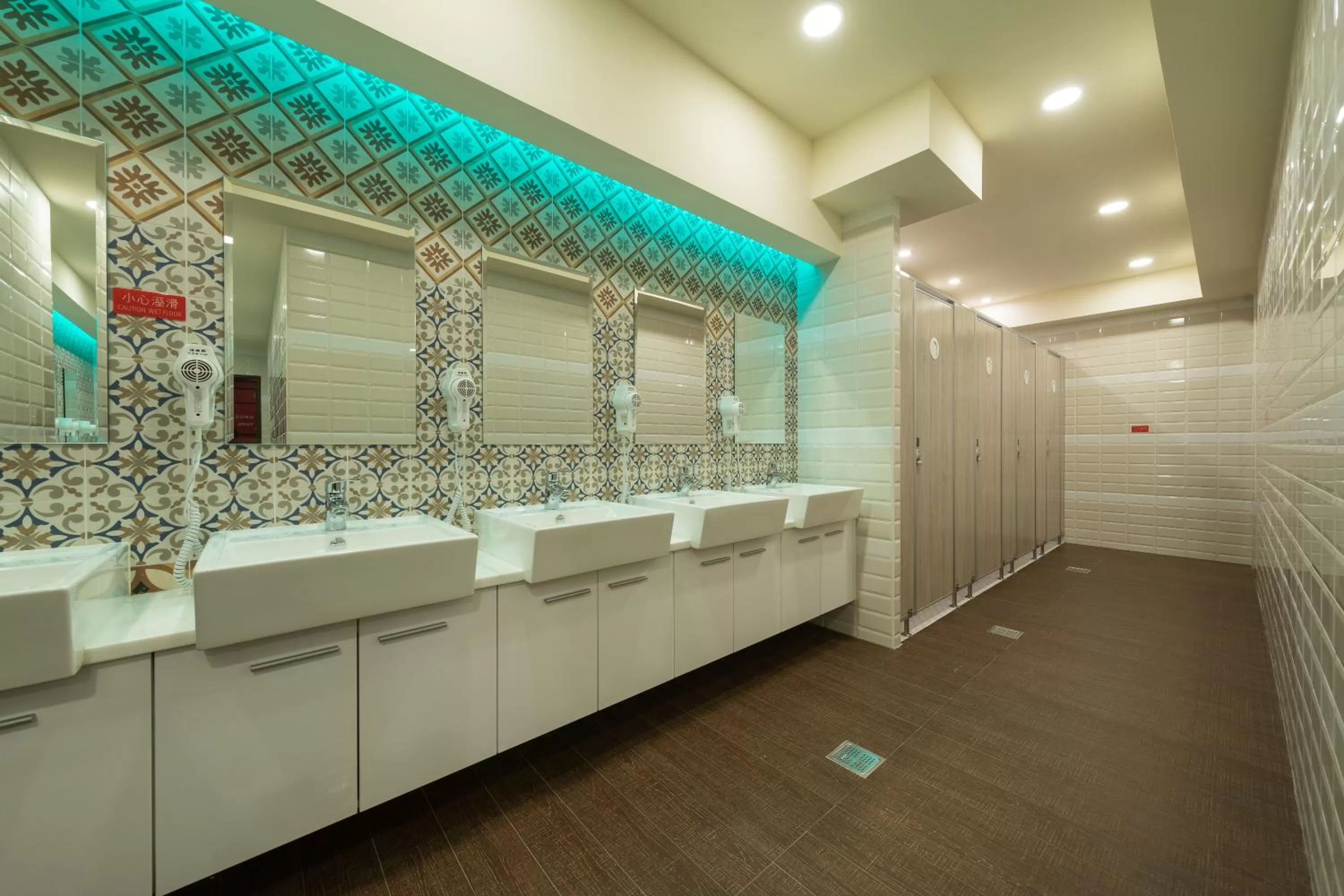 Toilet in Skyone Hotel