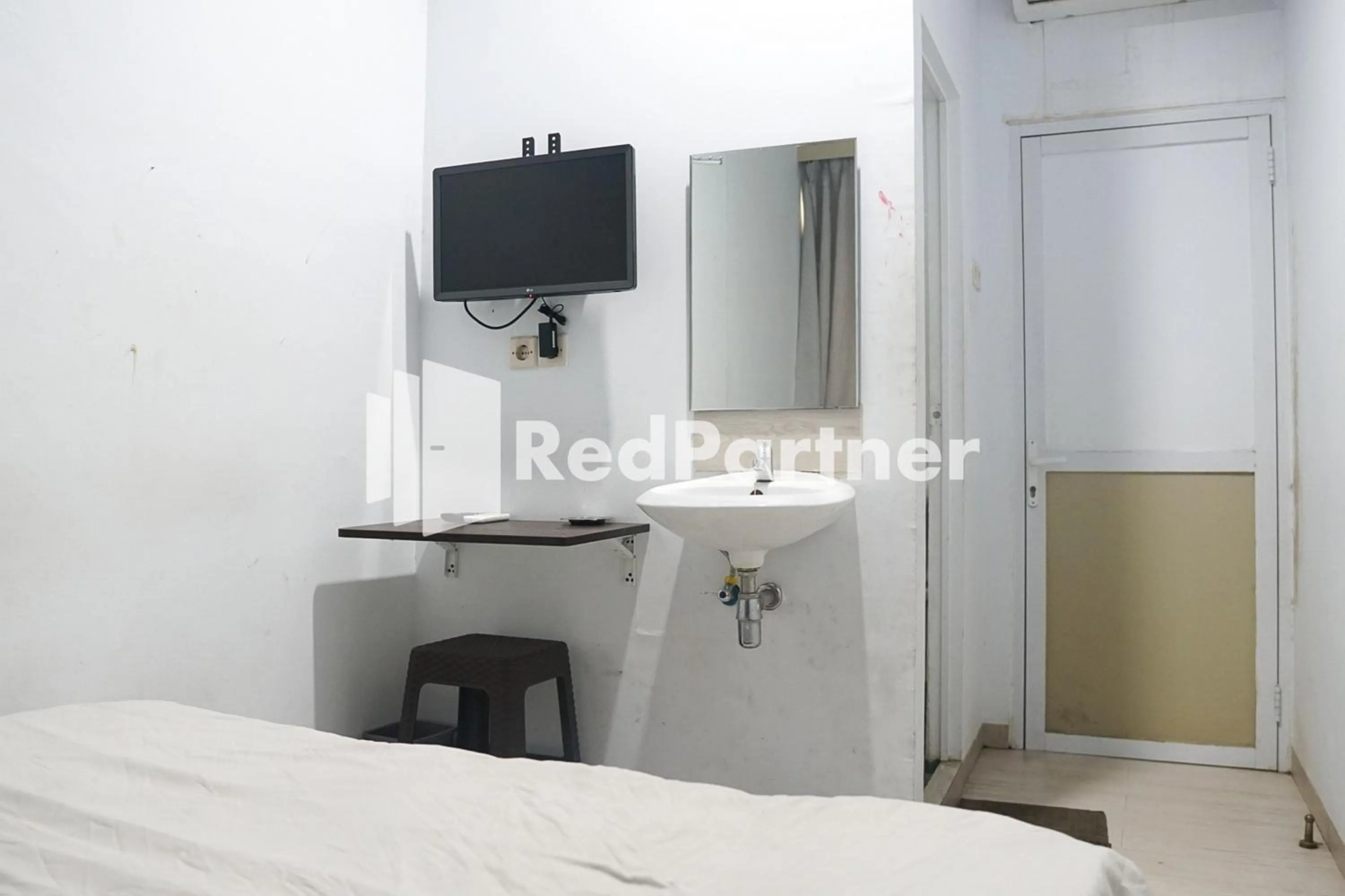 Bedroom in Cosmo Harmoni RedPartner