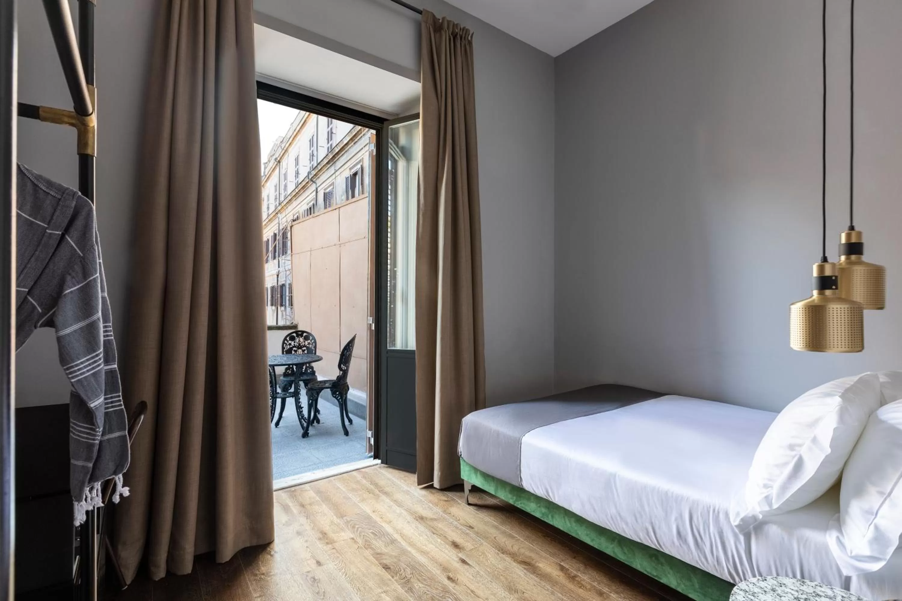 Bedroom, Bed in Chapter Roma