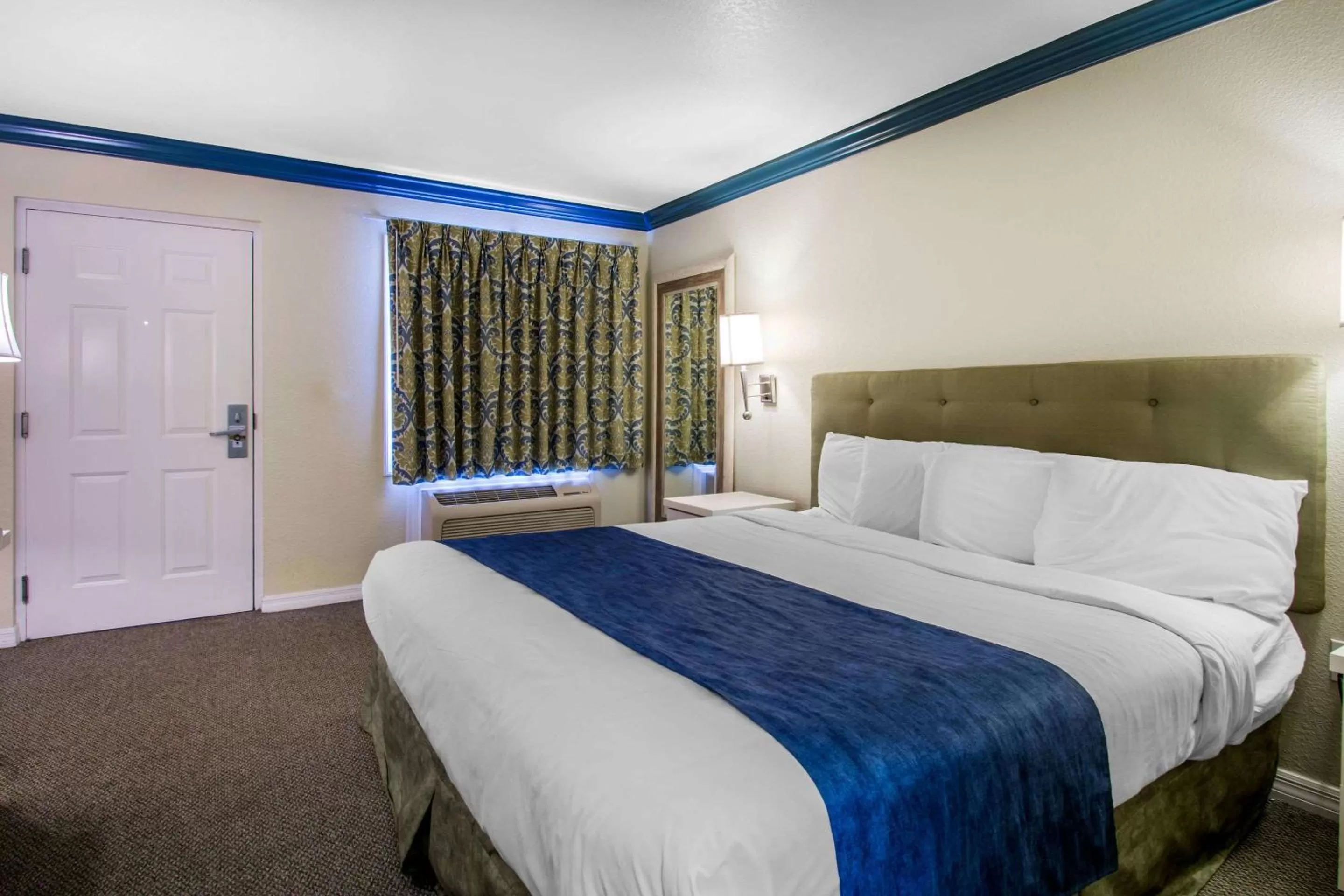 Photo of the whole room, Bed in Quality Inn Clermont West Kissimmee