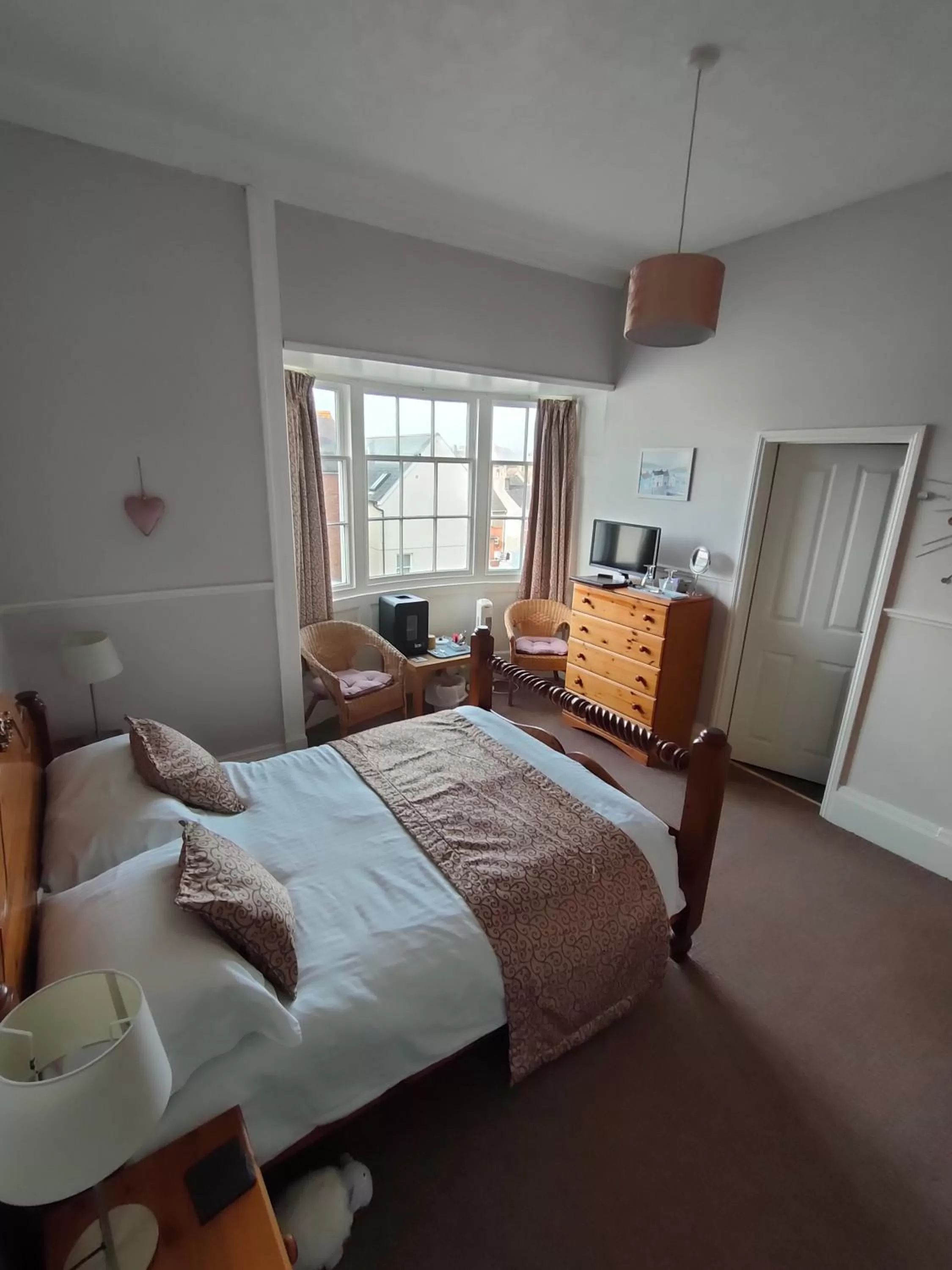 Bed in Valentine Guest House