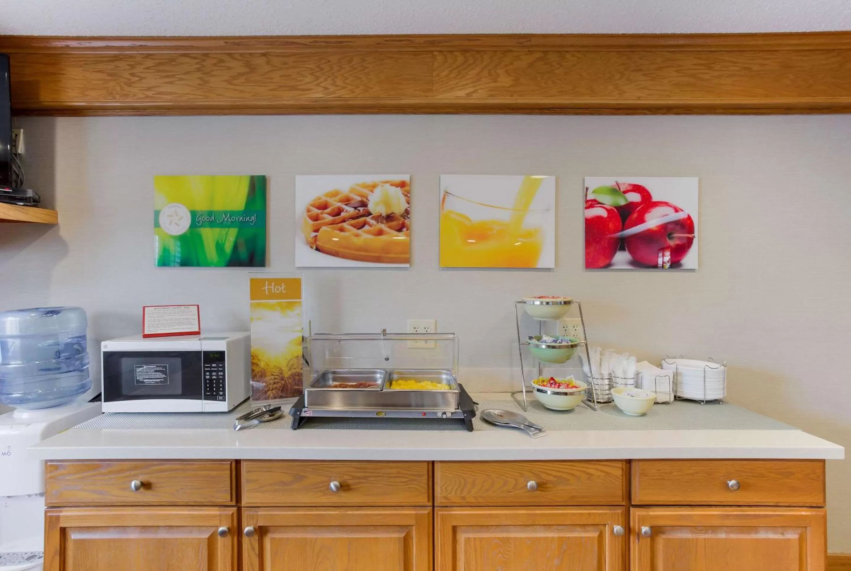 Restaurant/places to eat in Quality Inn